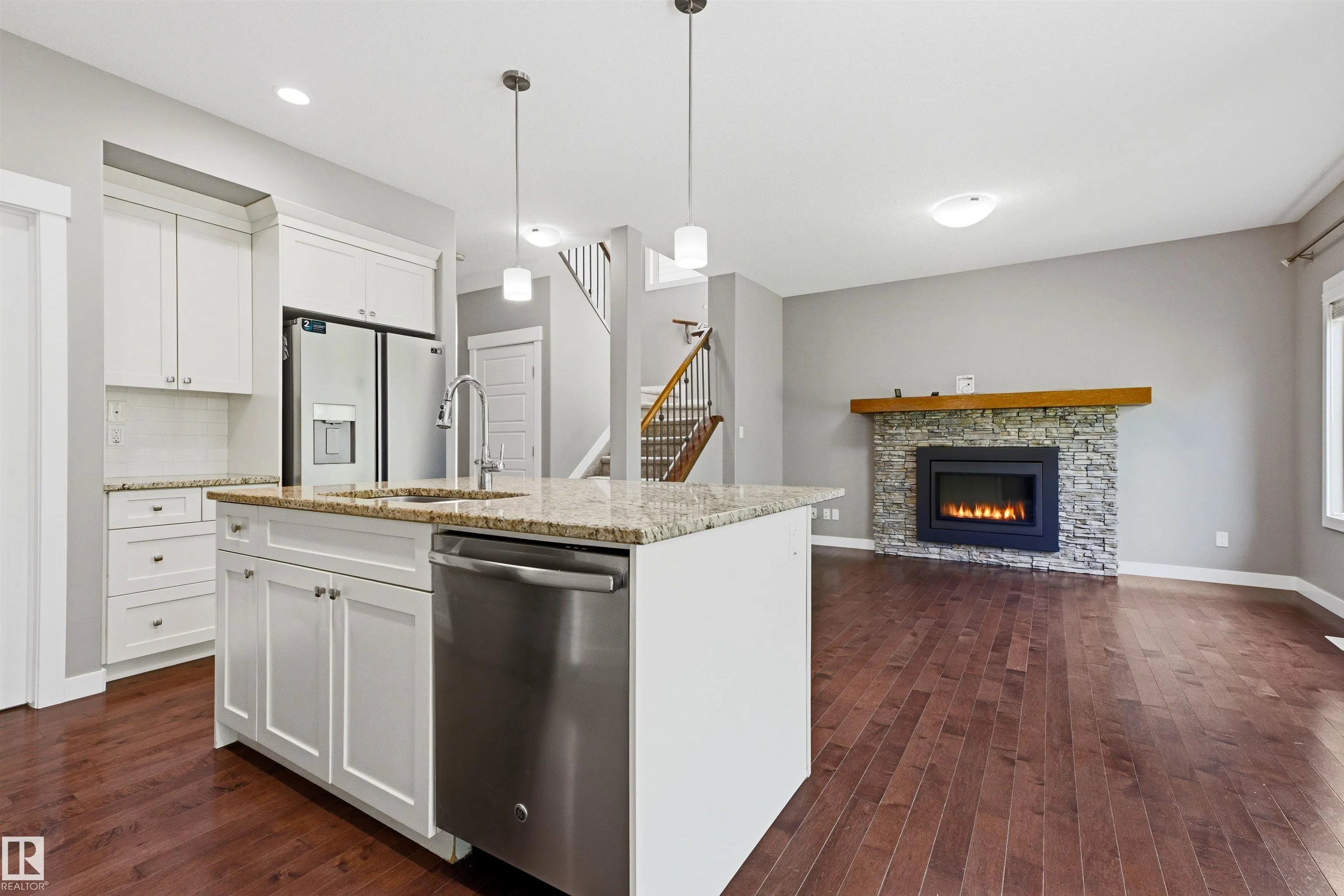 37 GREENBURY Manor