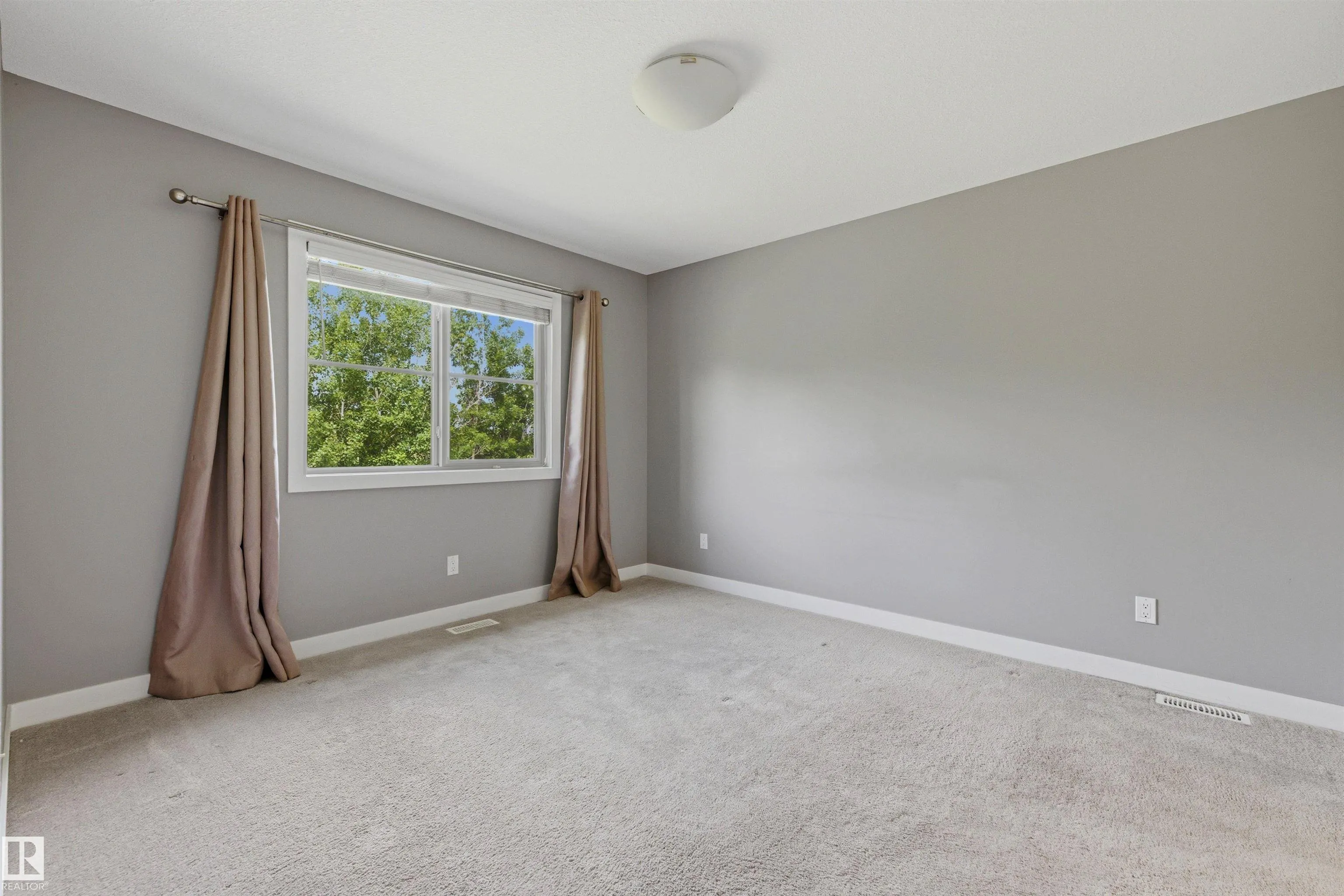 37 GREENBURY Manor