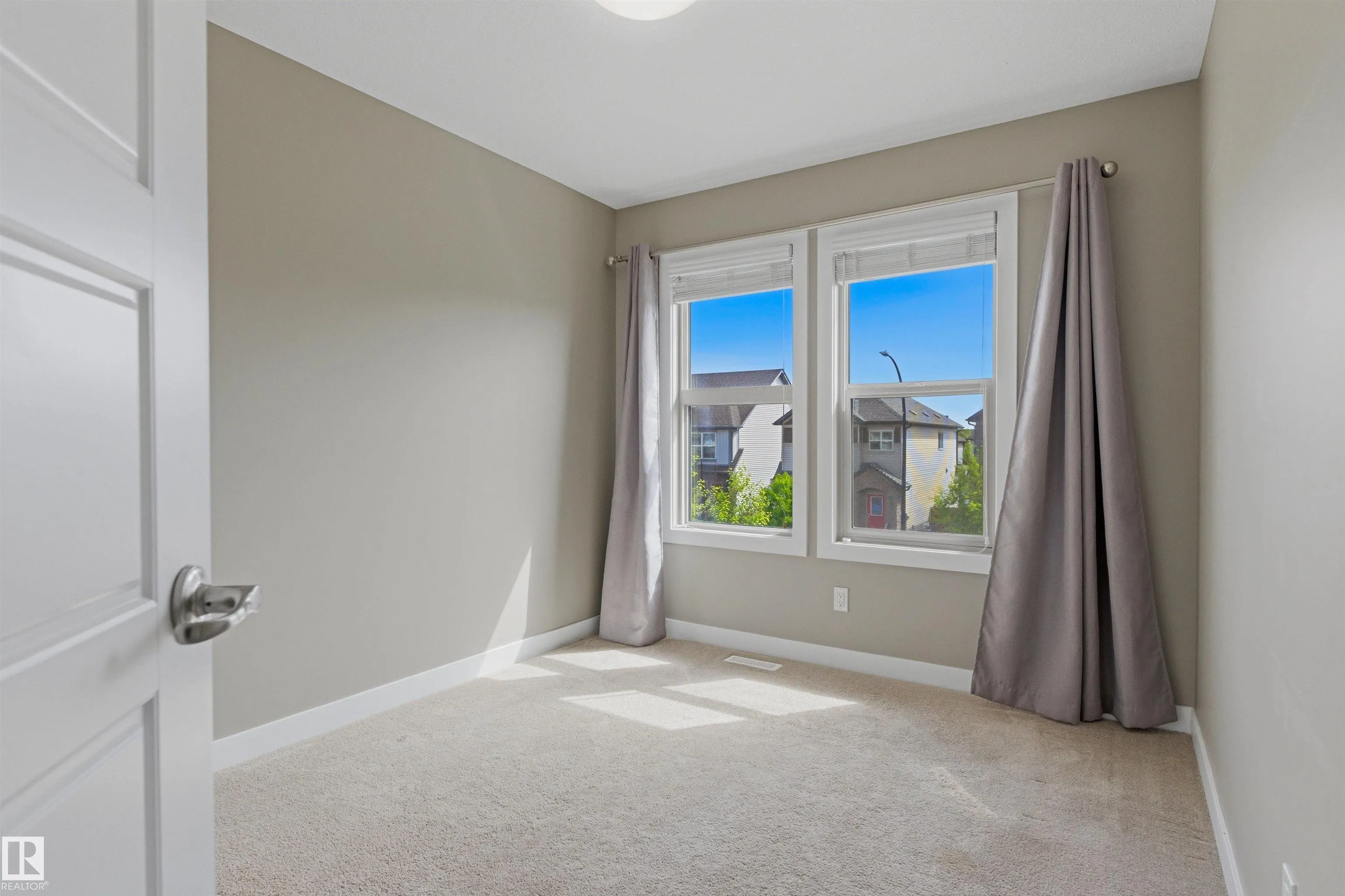 37 GREENBURY Manor