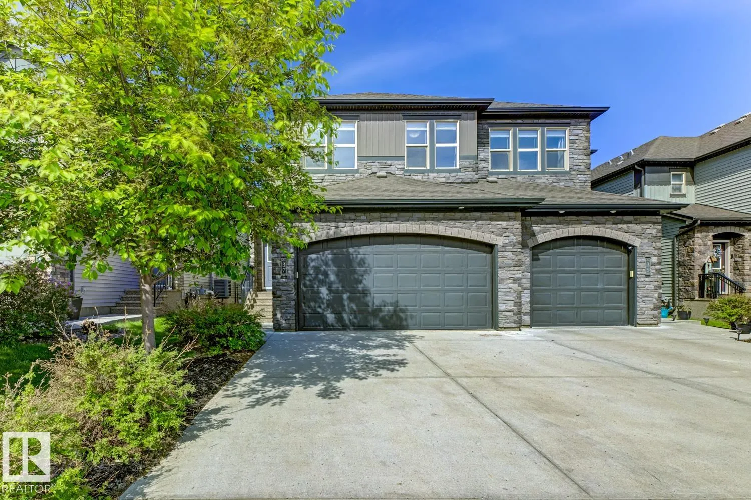 37 GREENBURY Manor