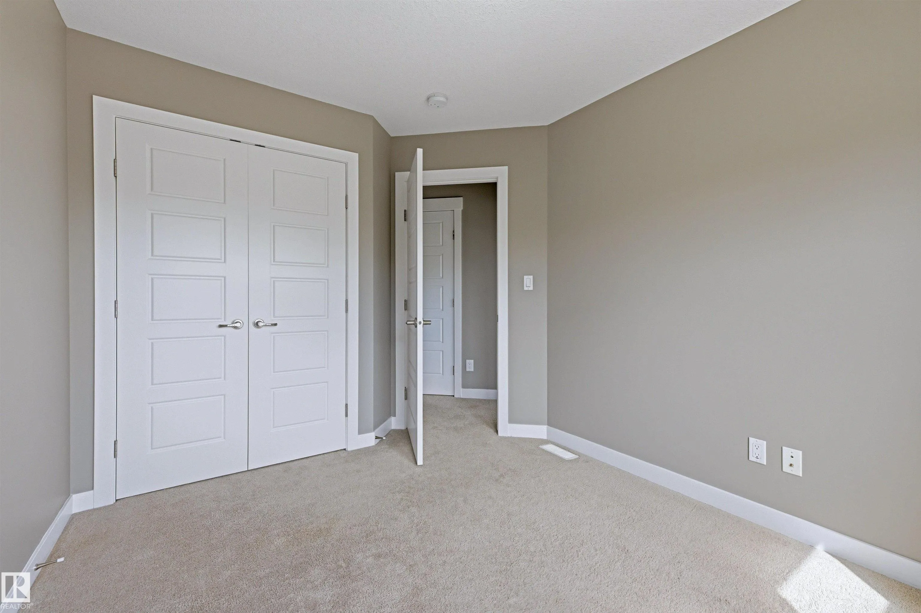 37 GREENBURY Manor