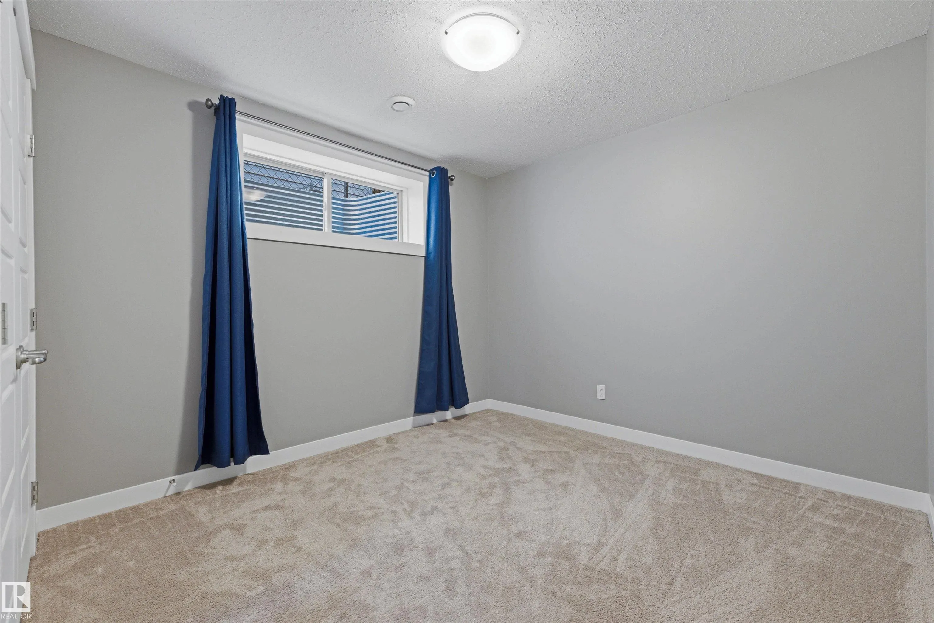 37 GREENBURY Manor