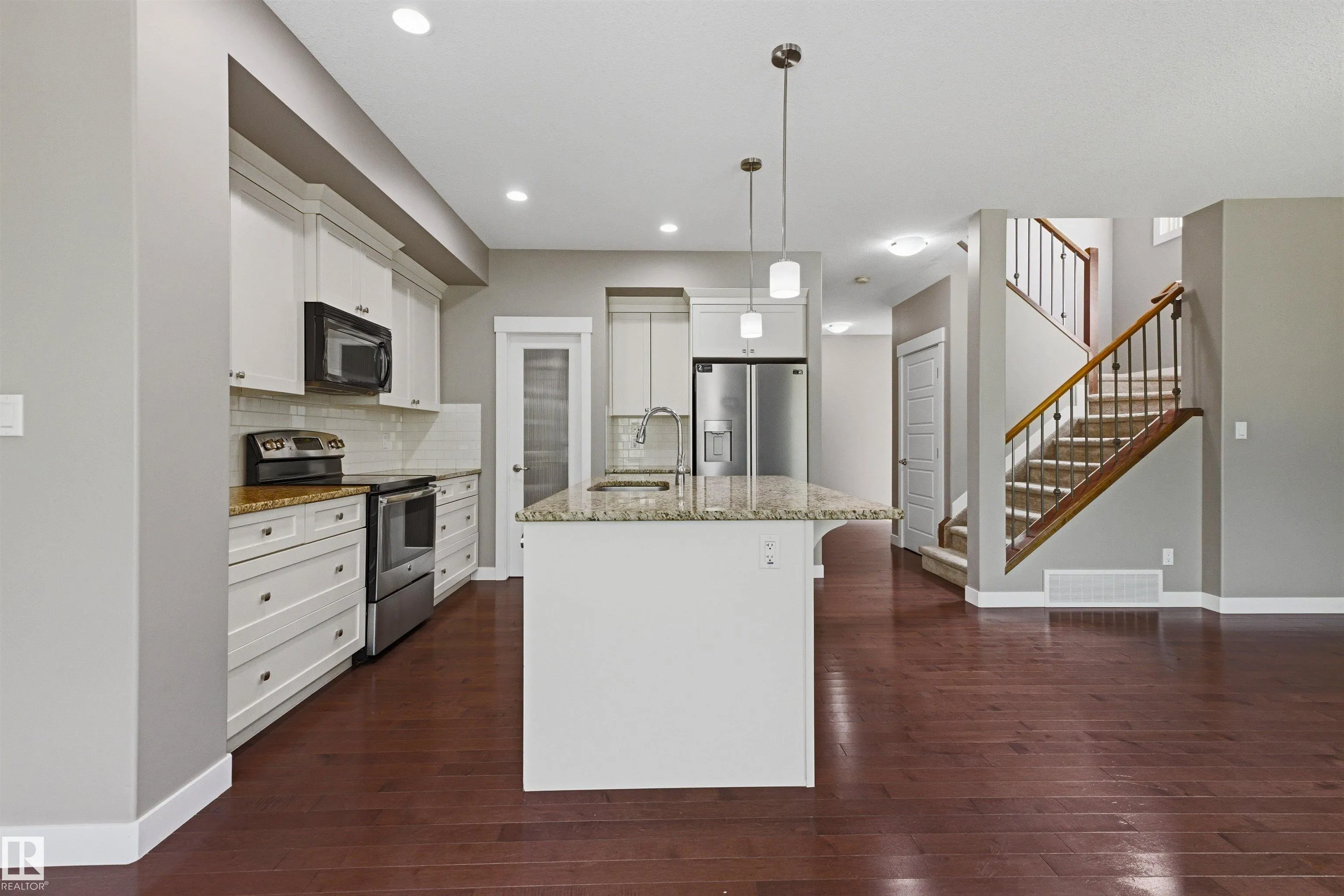 37 GREENBURY Manor