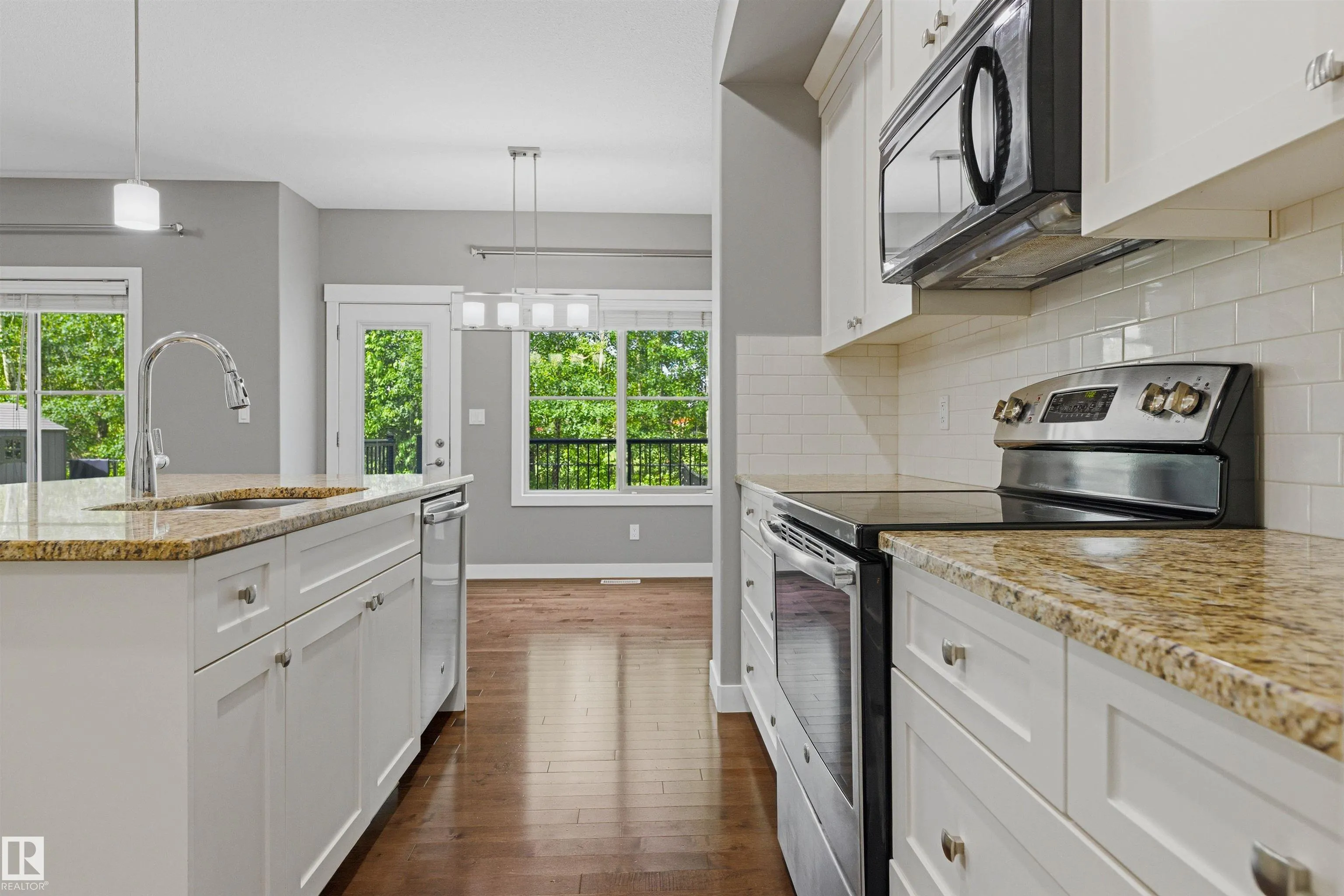 37 GREENBURY Manor