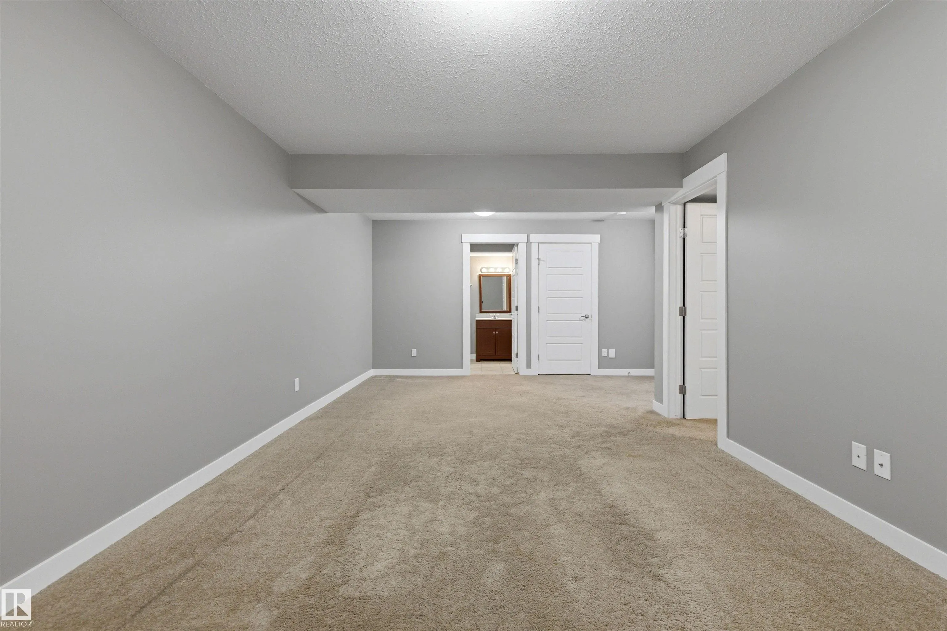 37 GREENBURY Manor