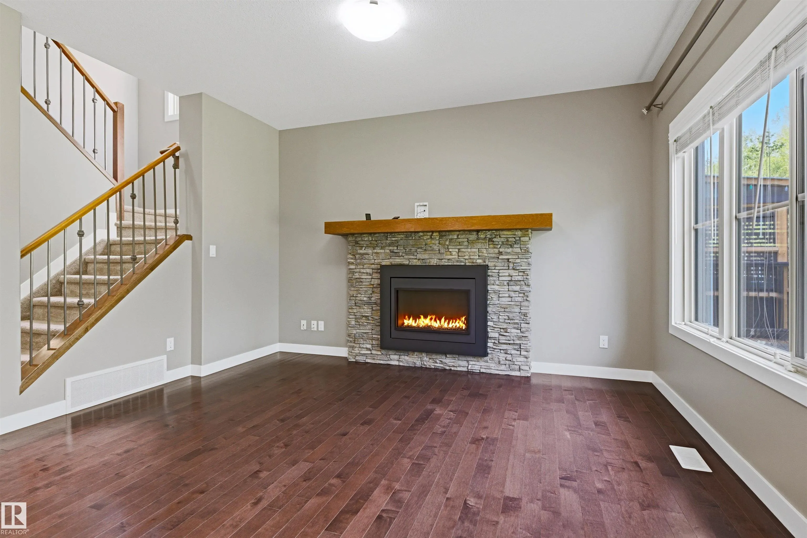 37 GREENBURY Manor