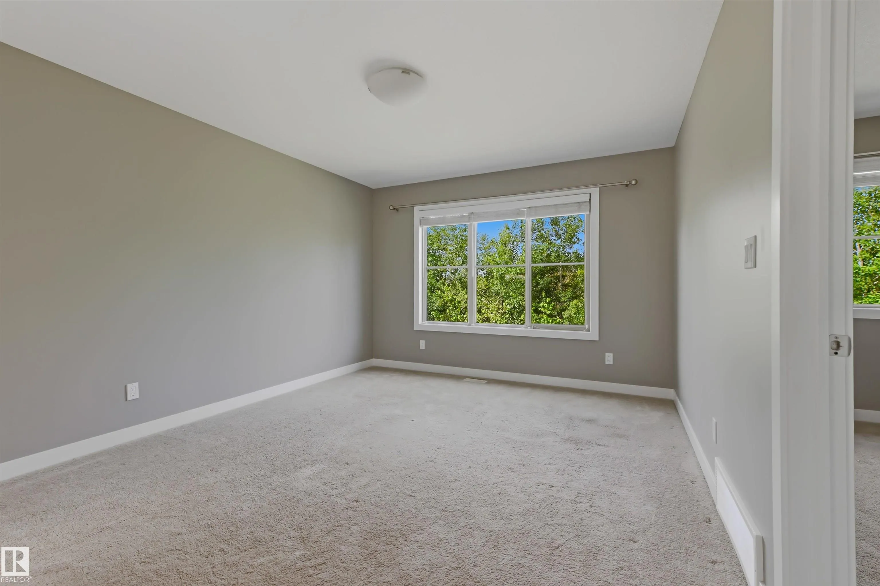 37 GREENBURY Manor