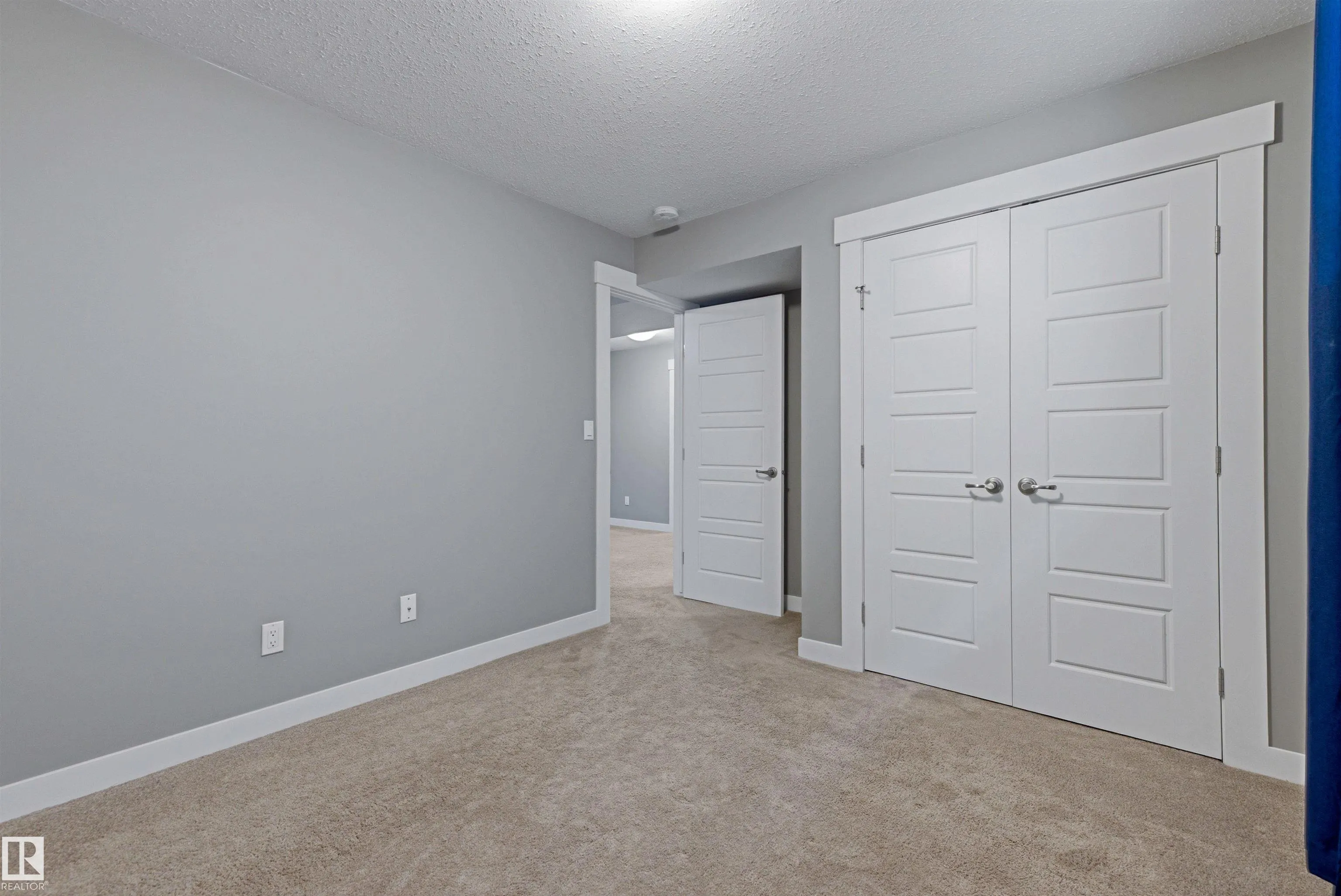 37 GREENBURY Manor