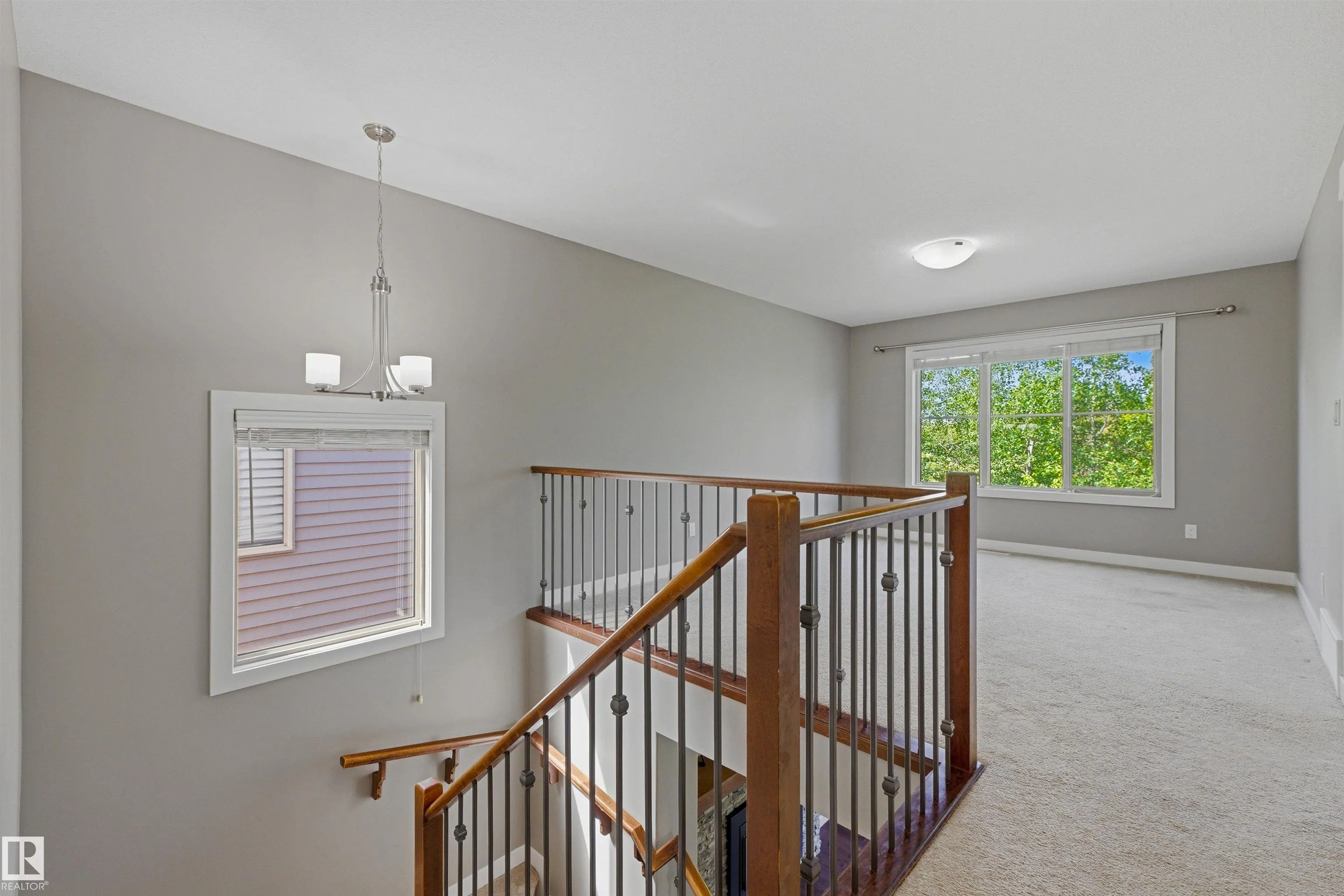 37 GREENBURY Manor