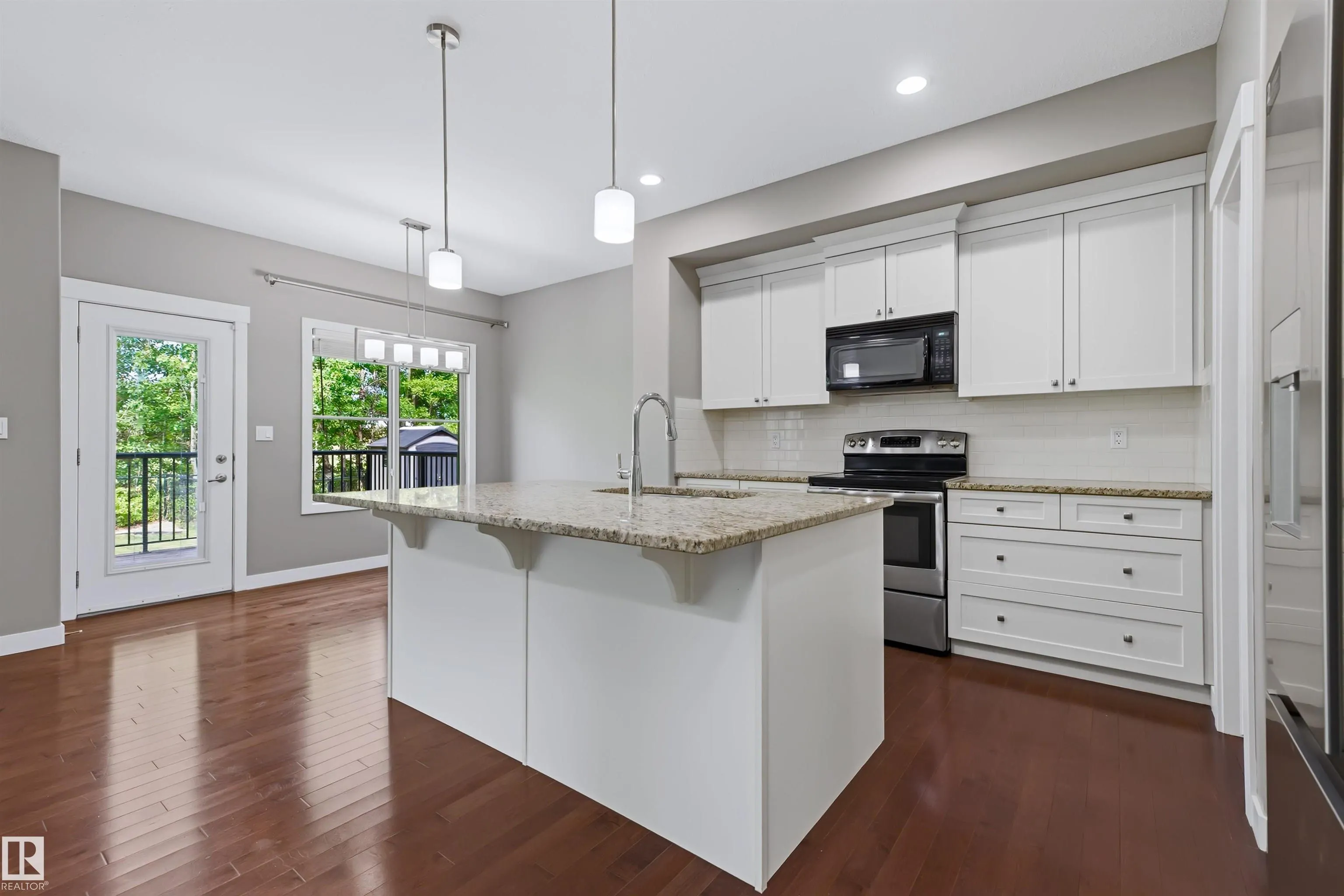 37 GREENBURY Manor