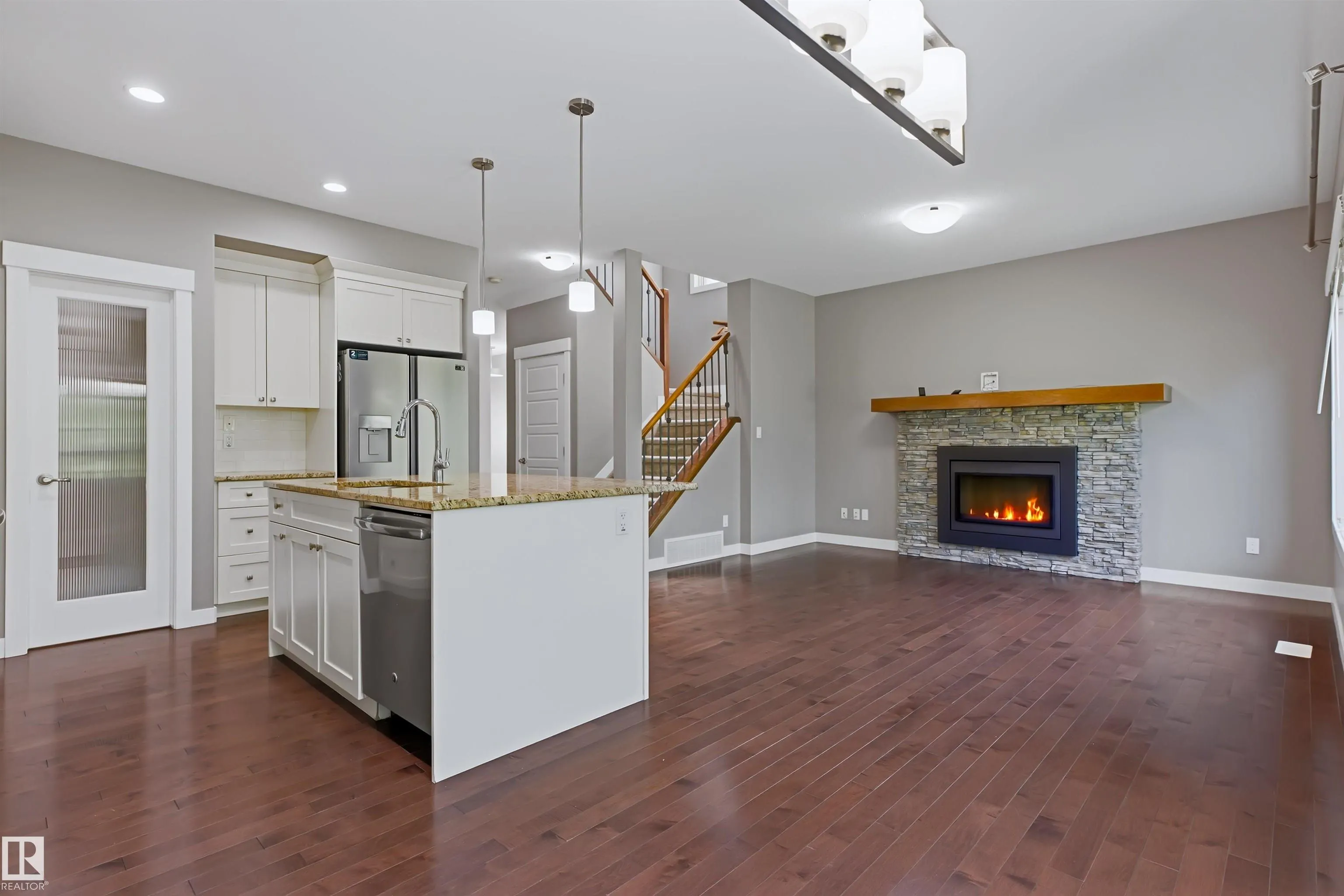 37 GREENBURY Manor