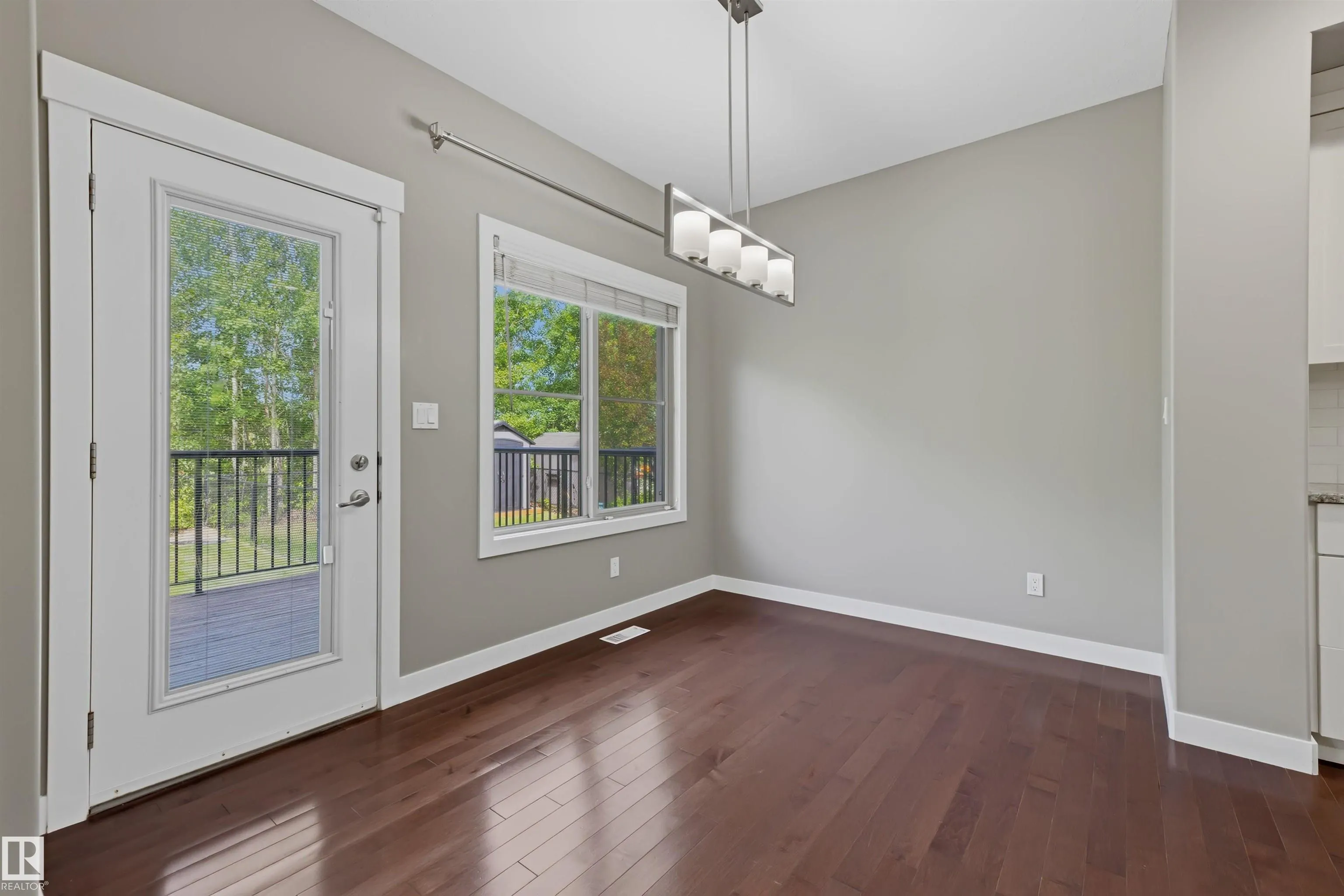 37 GREENBURY Manor