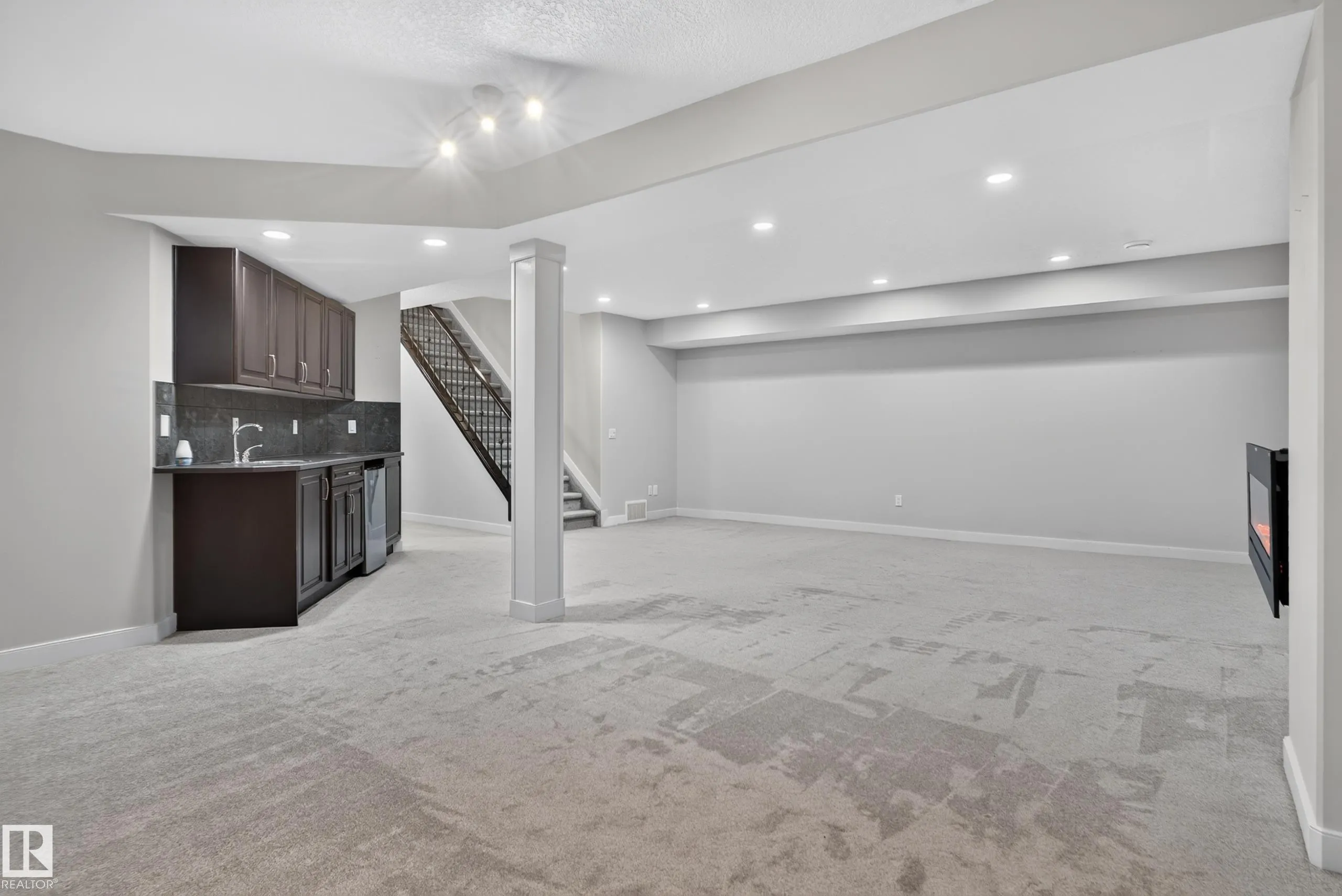 904 ARMITAGE Court