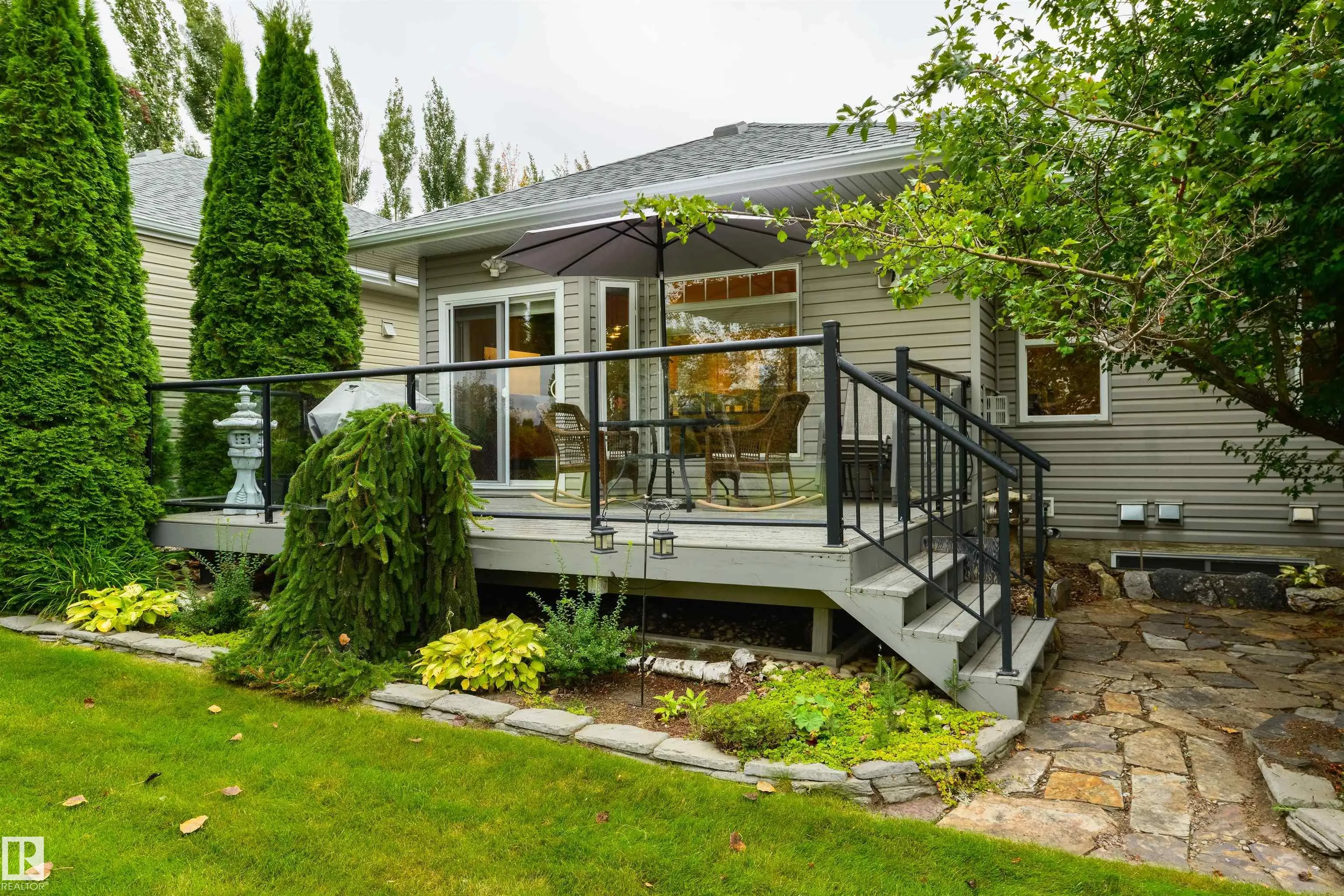 16 LONGVIEW Close