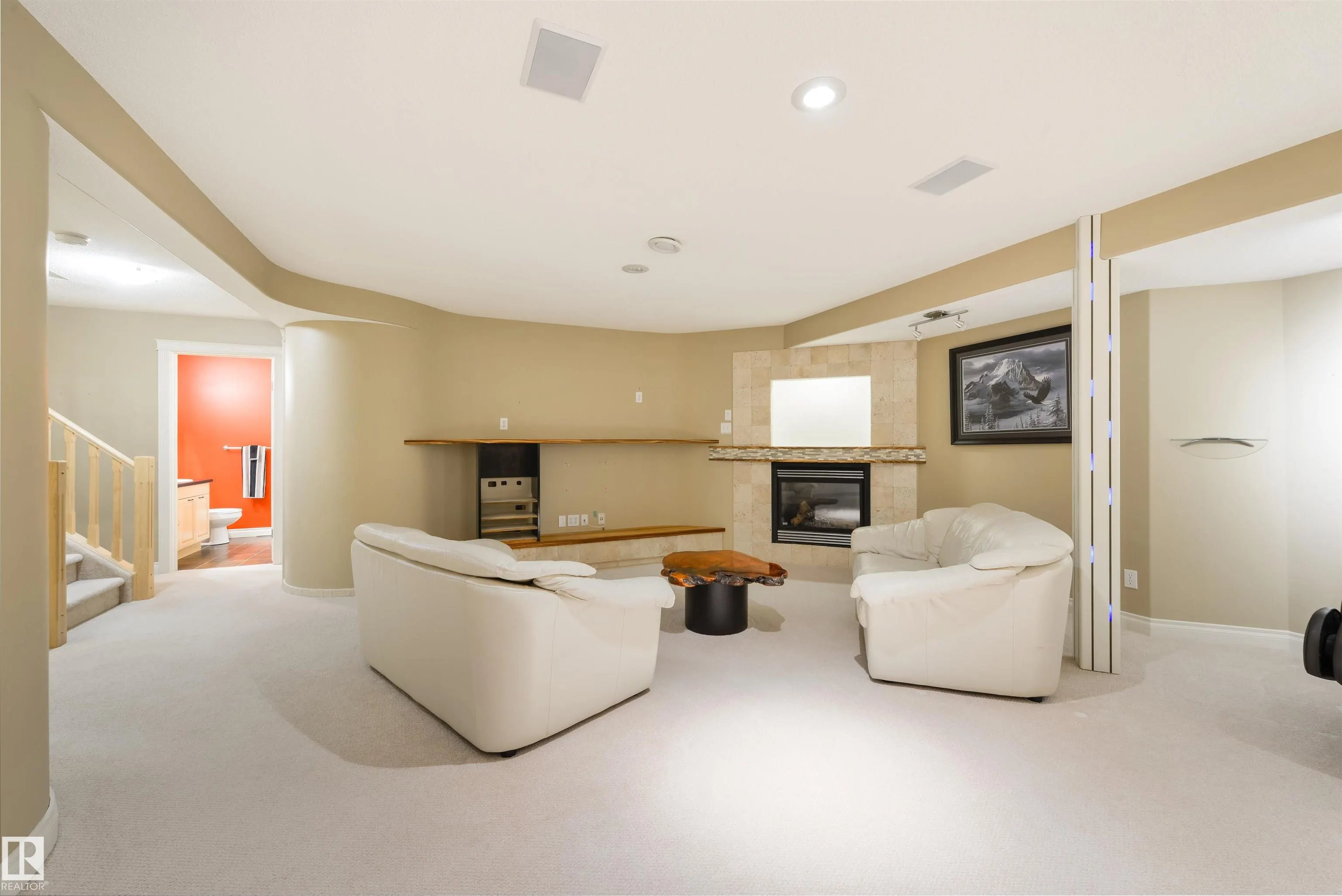 16 LONGVIEW Close