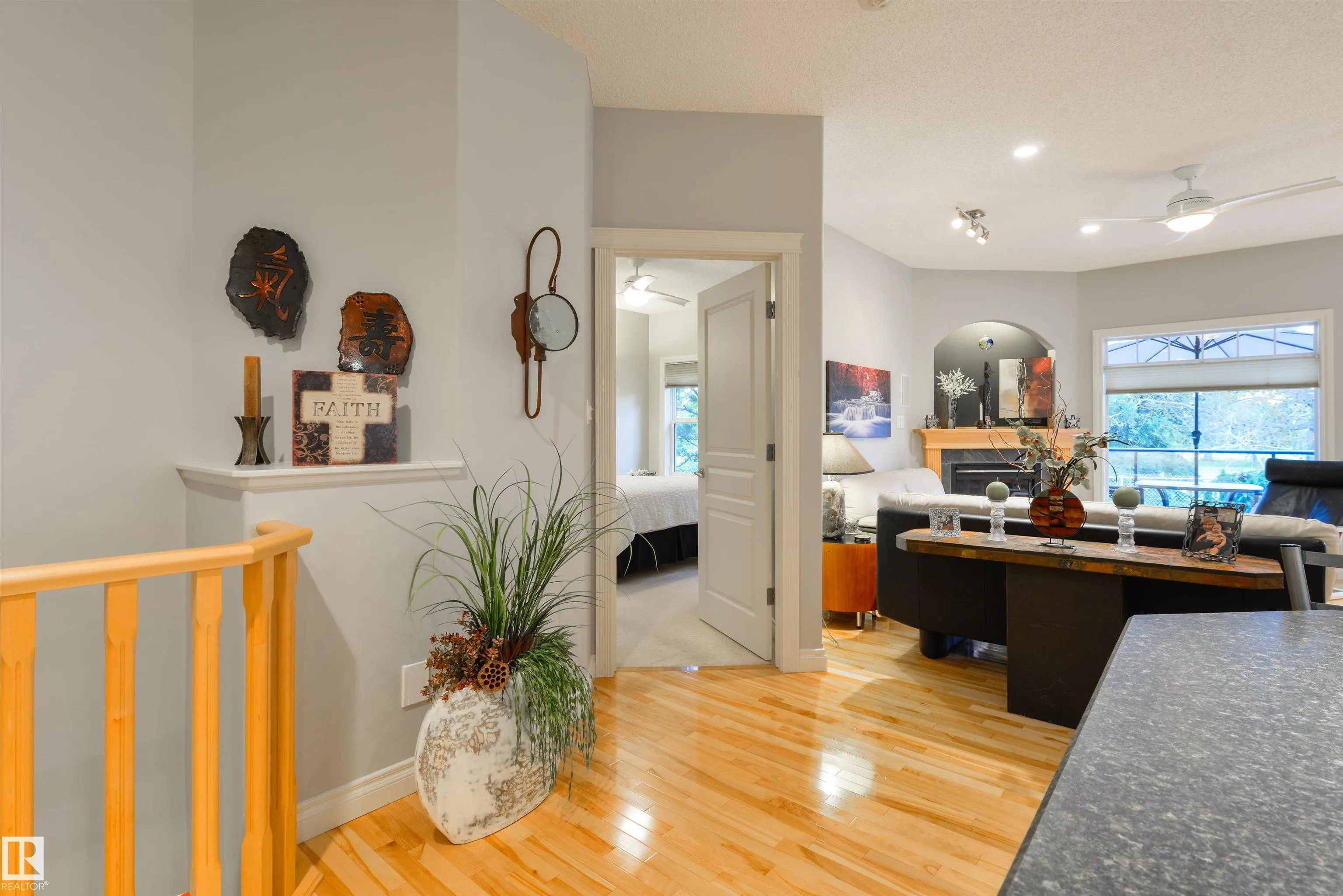 16 LONGVIEW Close
