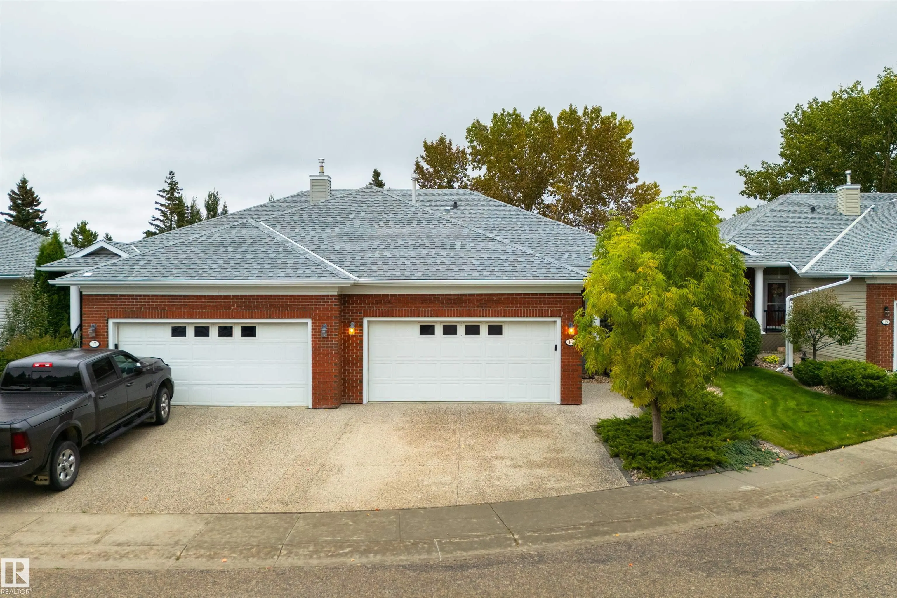 16 LONGVIEW Close