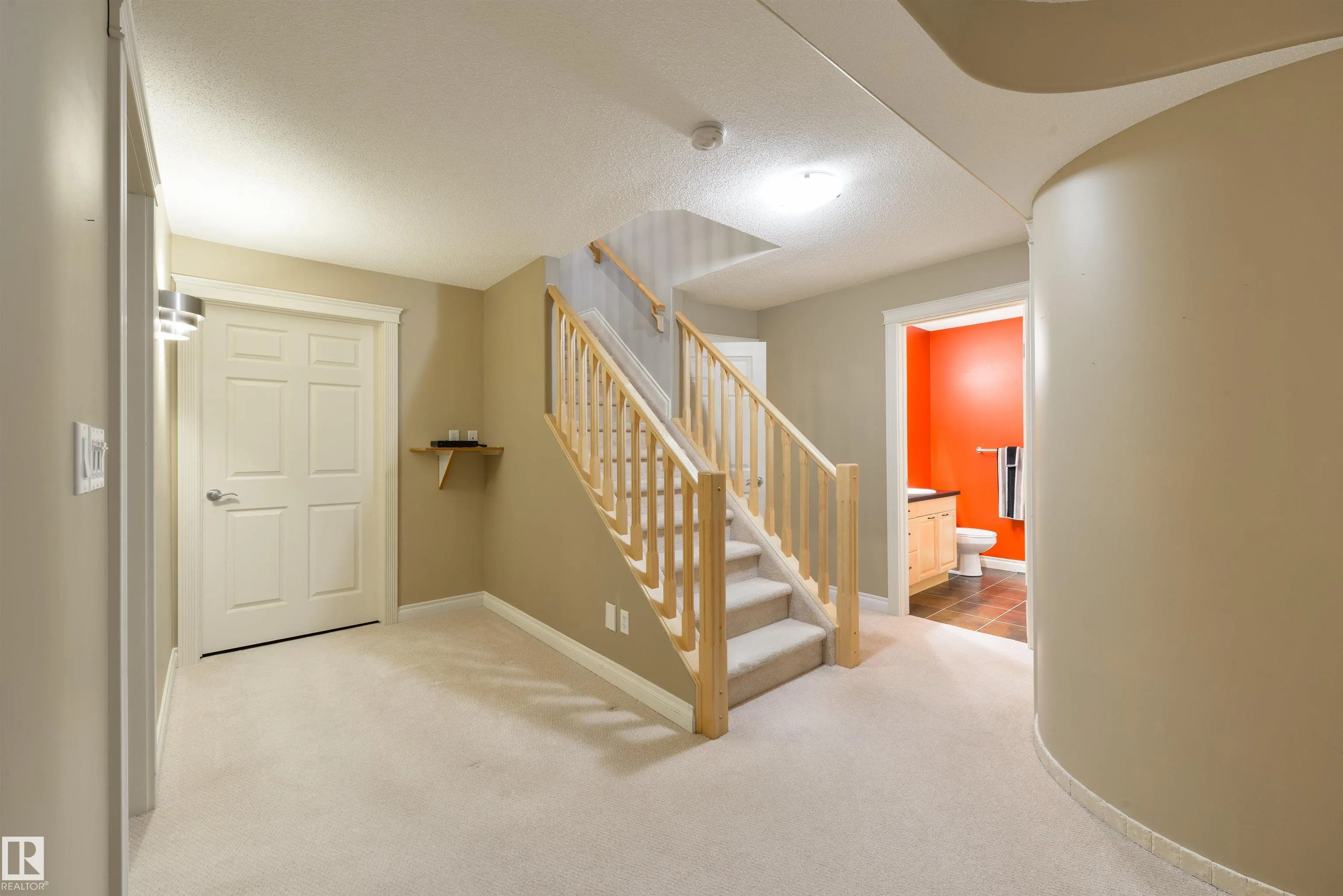 16 LONGVIEW Close