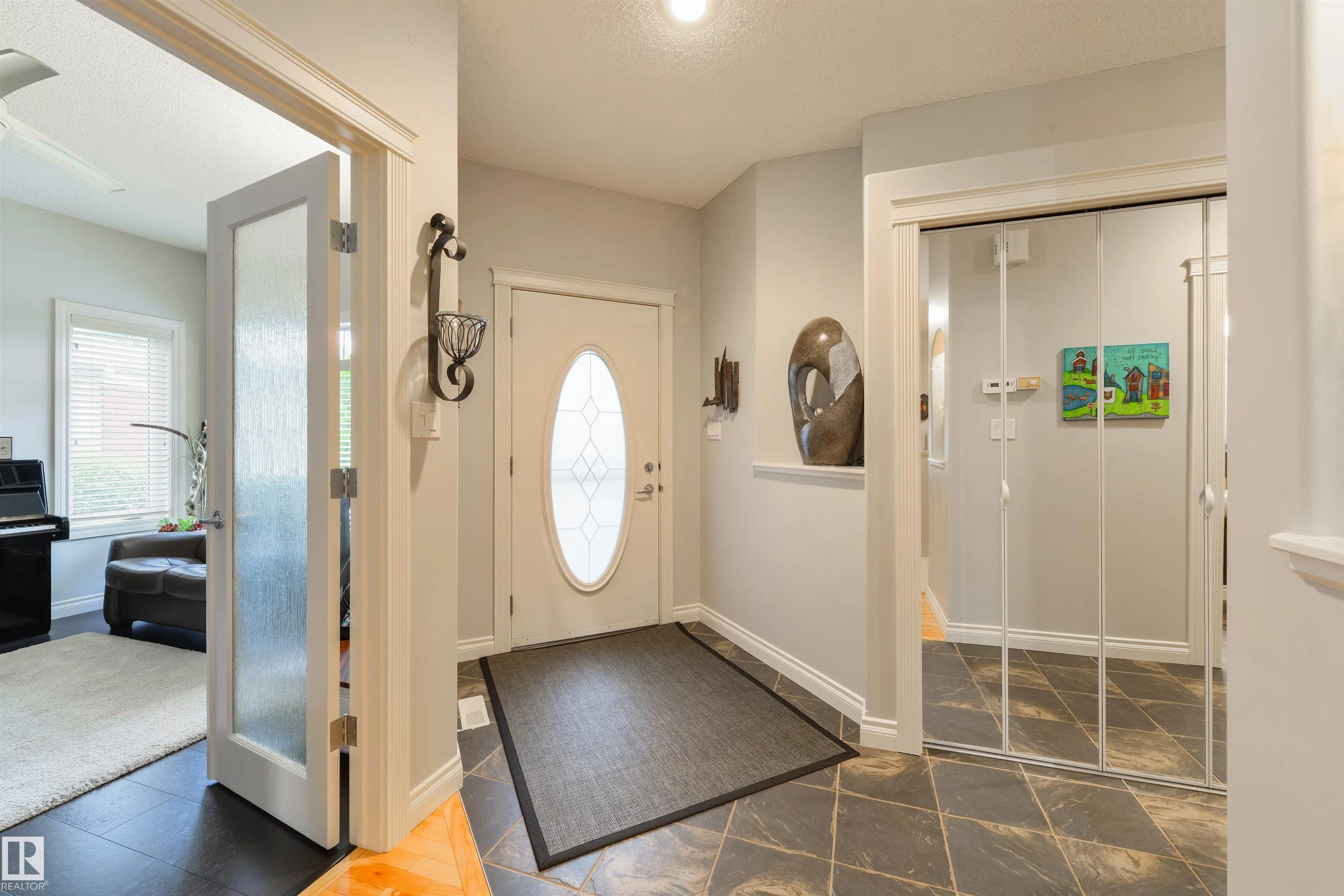 16 LONGVIEW Close