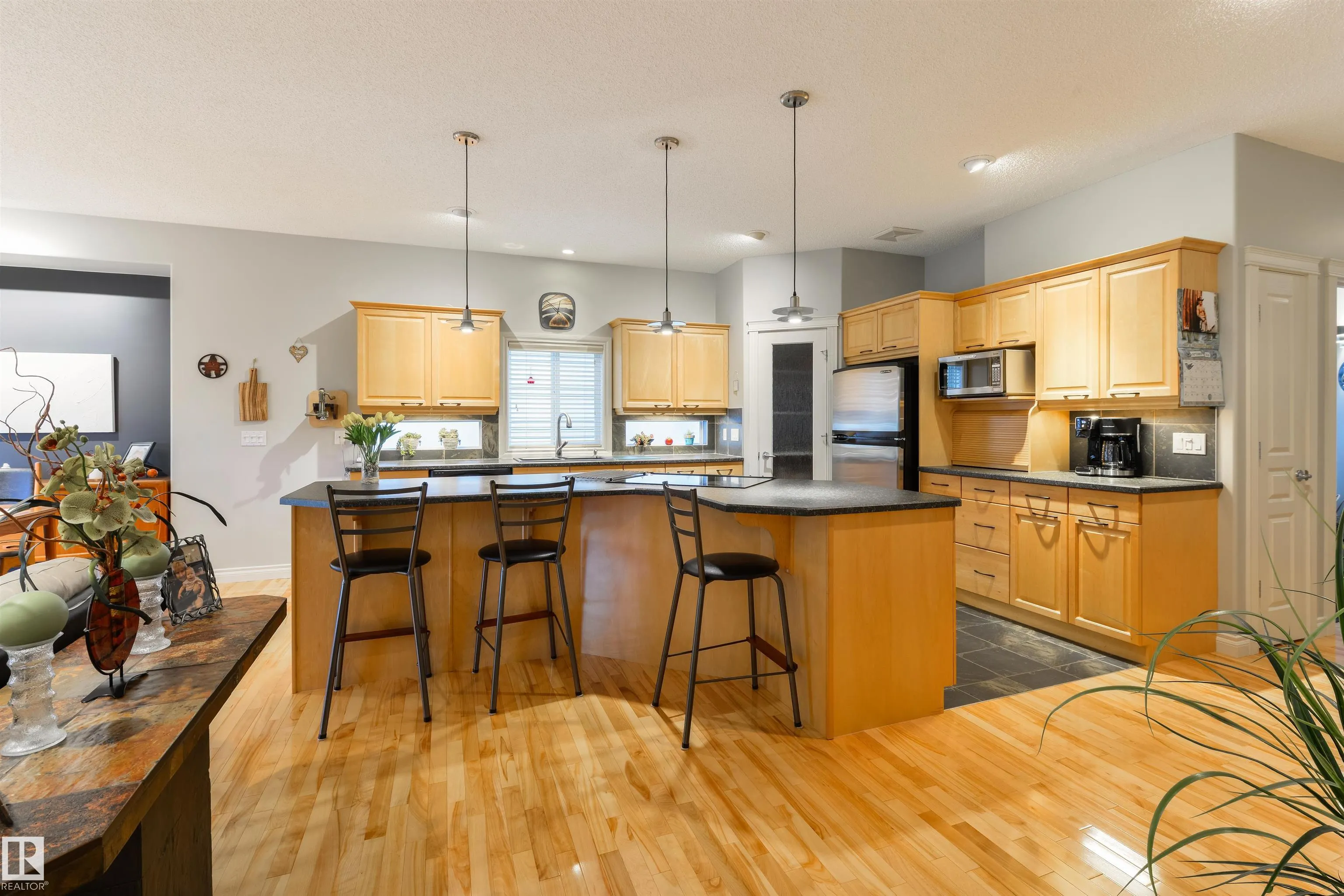 16 LONGVIEW Close