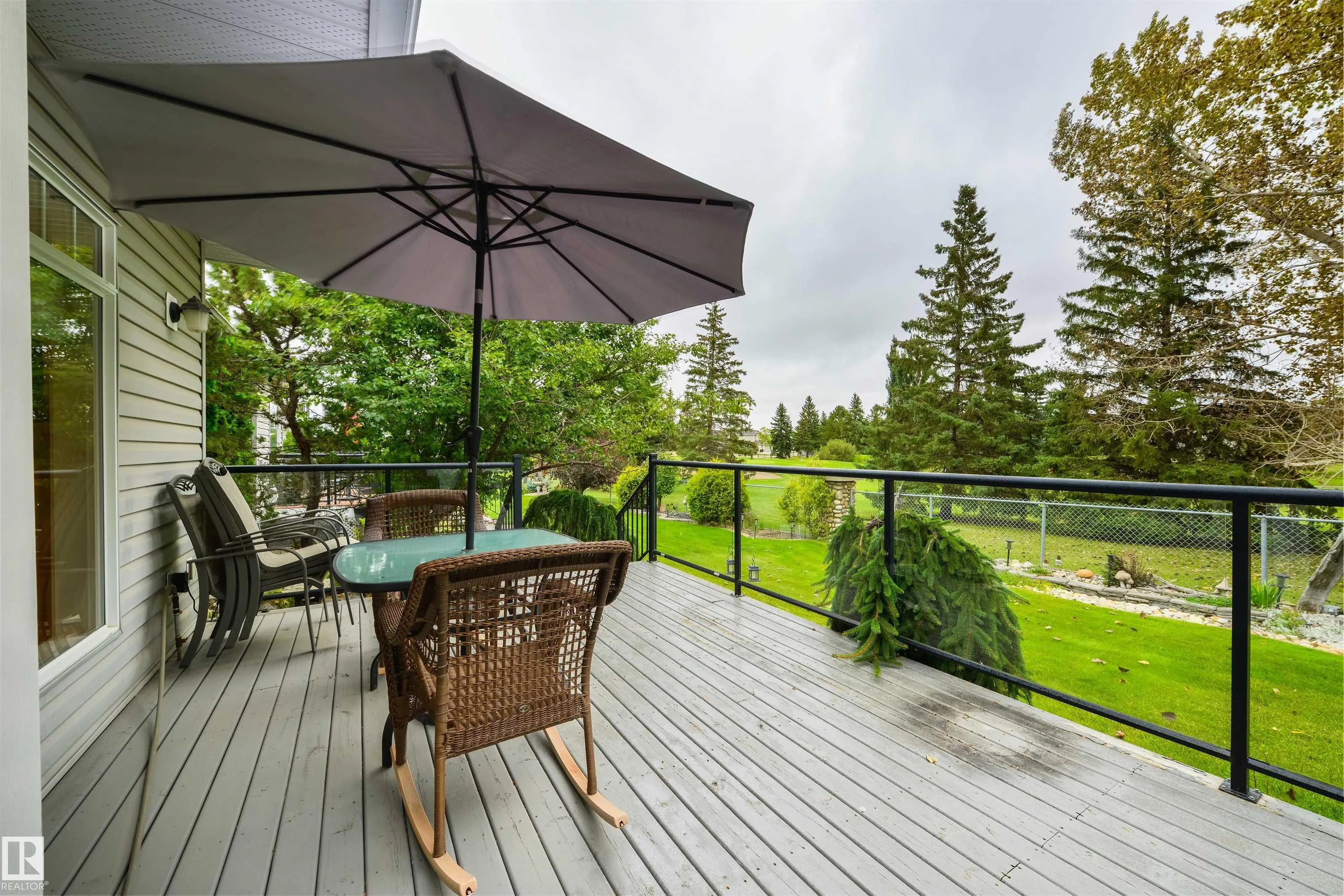 16 LONGVIEW Close