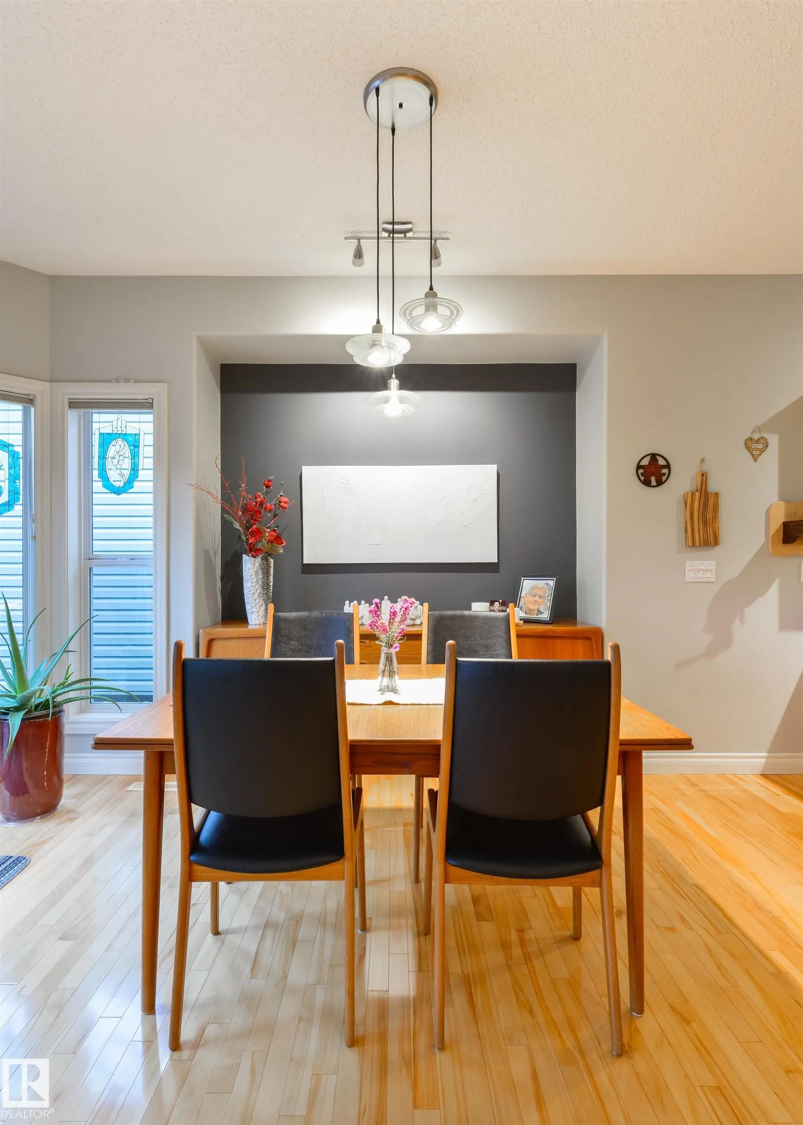 16 LONGVIEW Close
