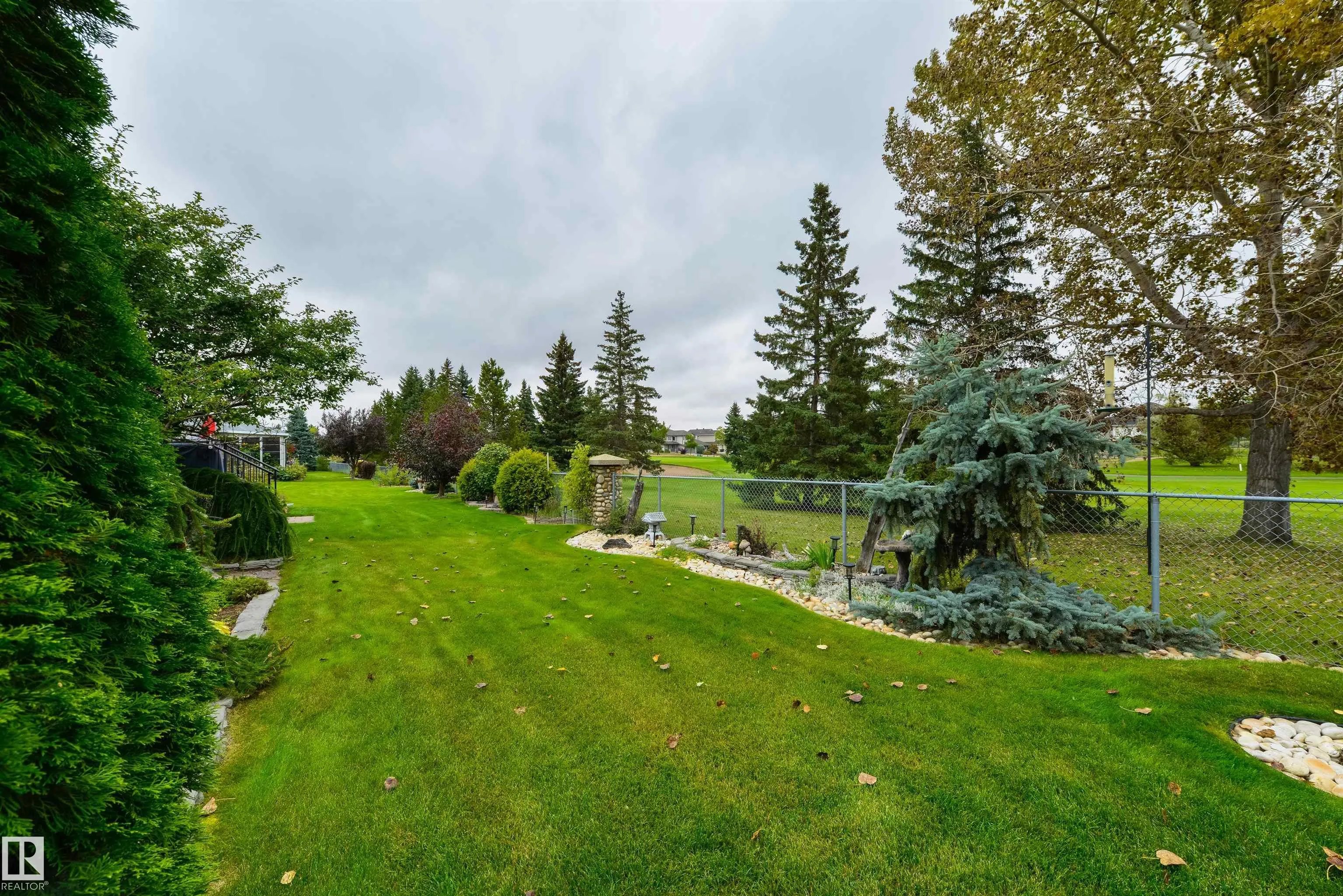 16 LONGVIEW Close