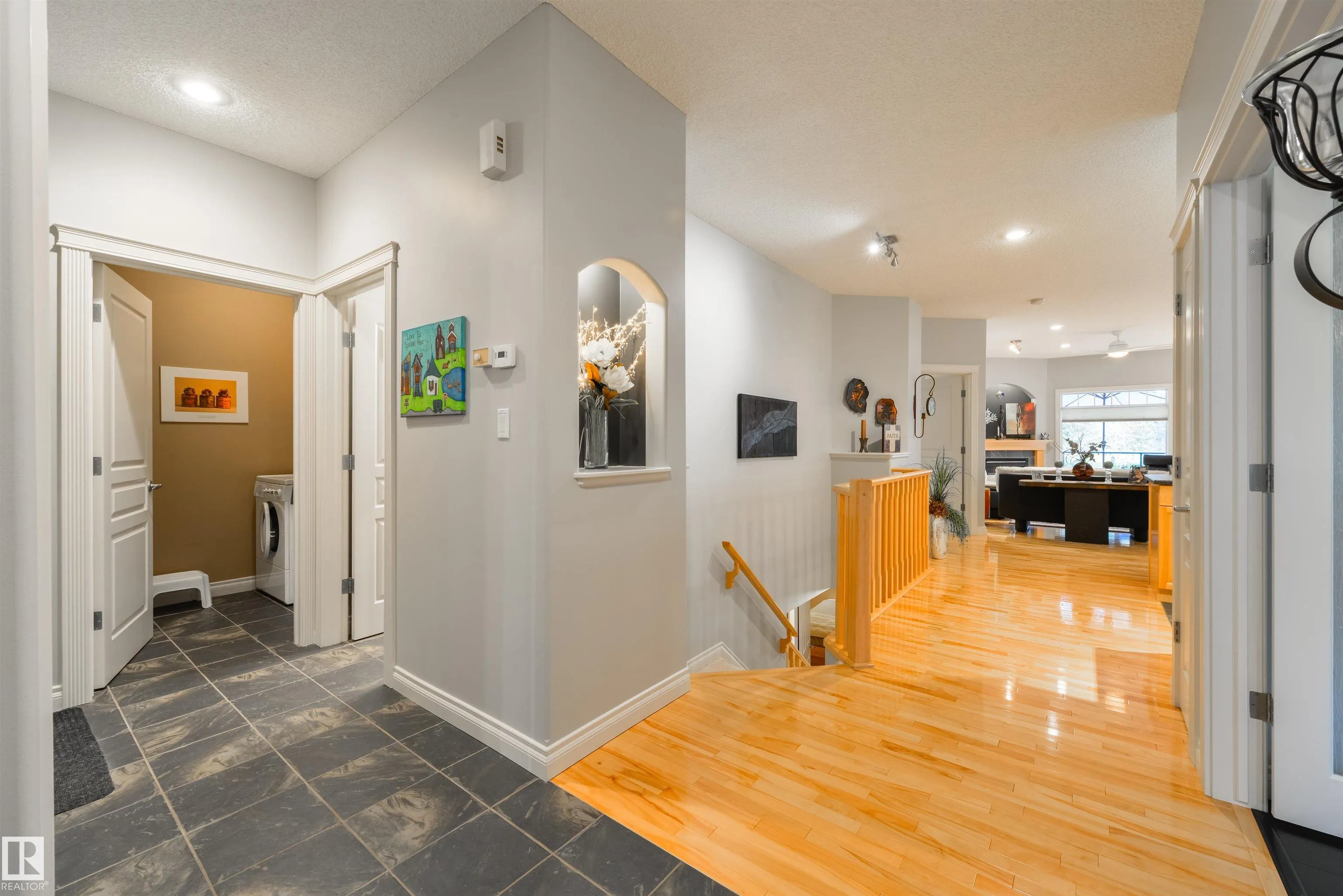 16 LONGVIEW Close