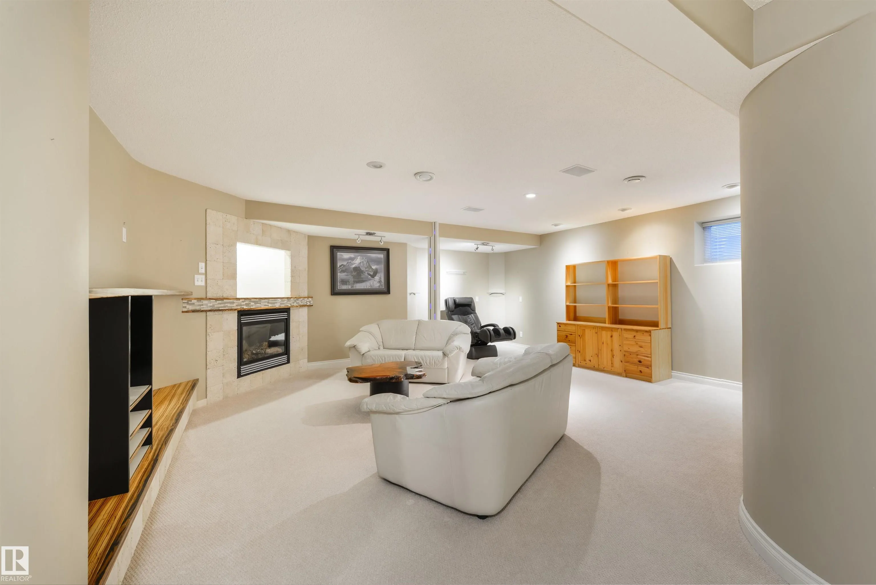 16 LONGVIEW Close
