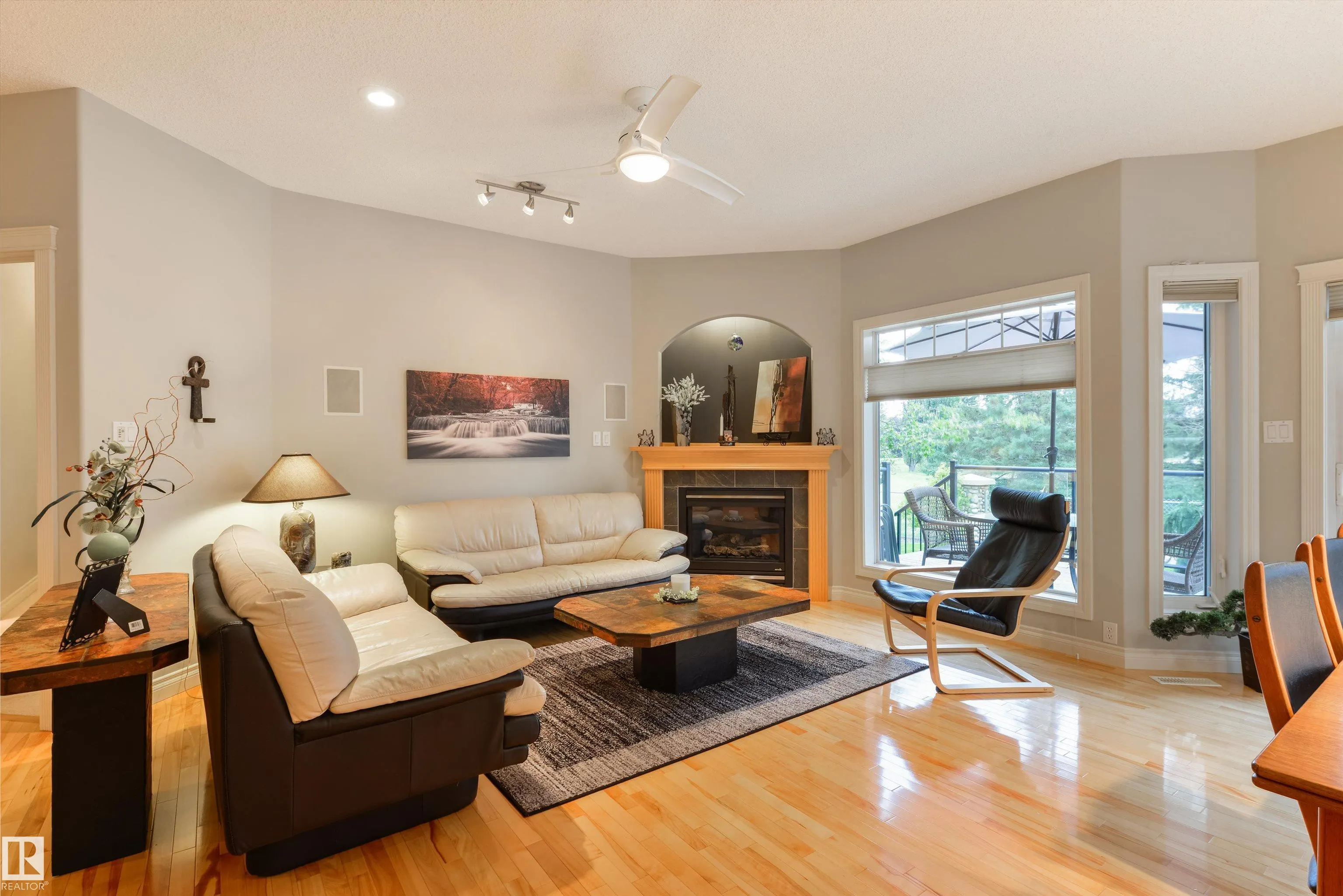16 LONGVIEW Close