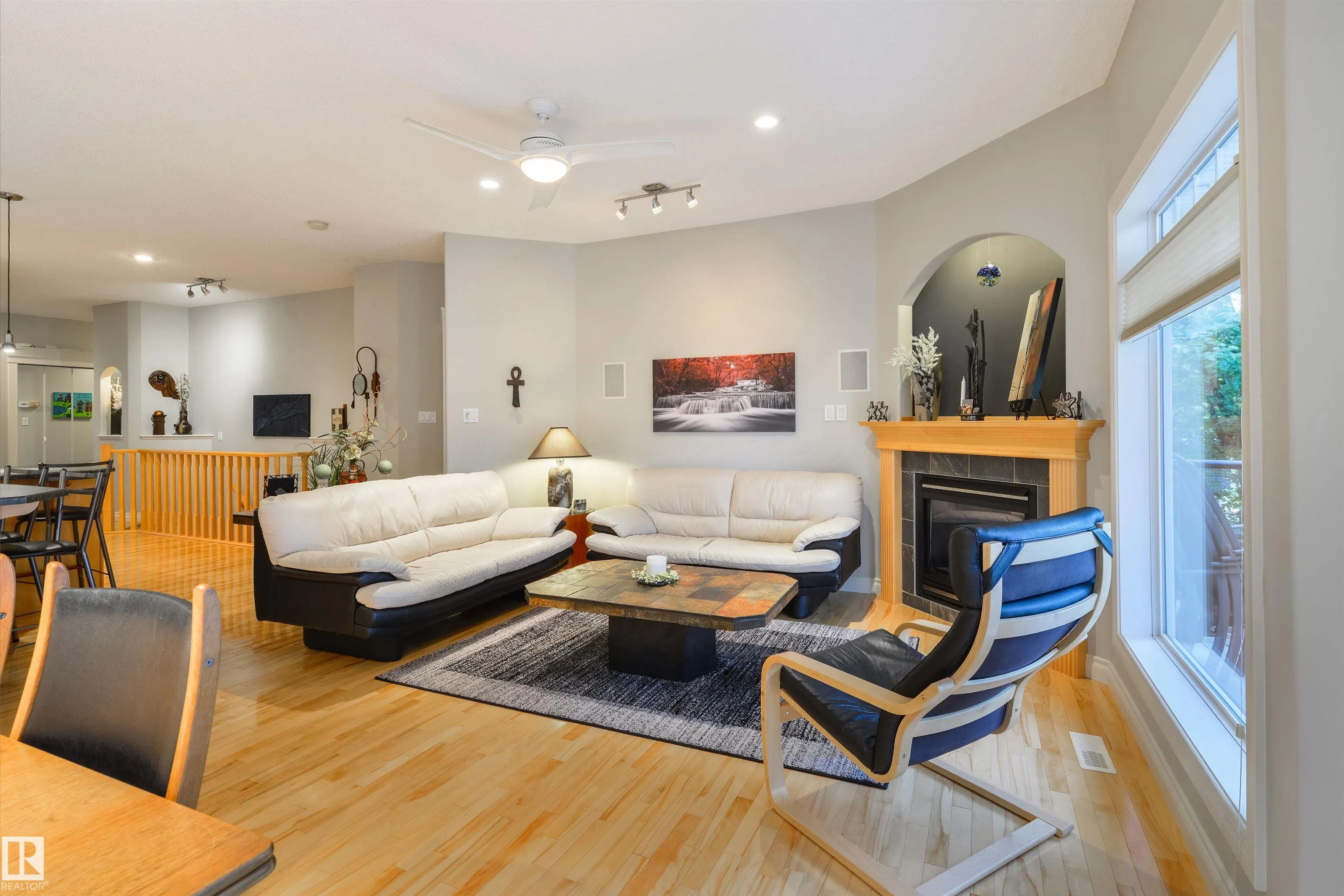 16 LONGVIEW Close