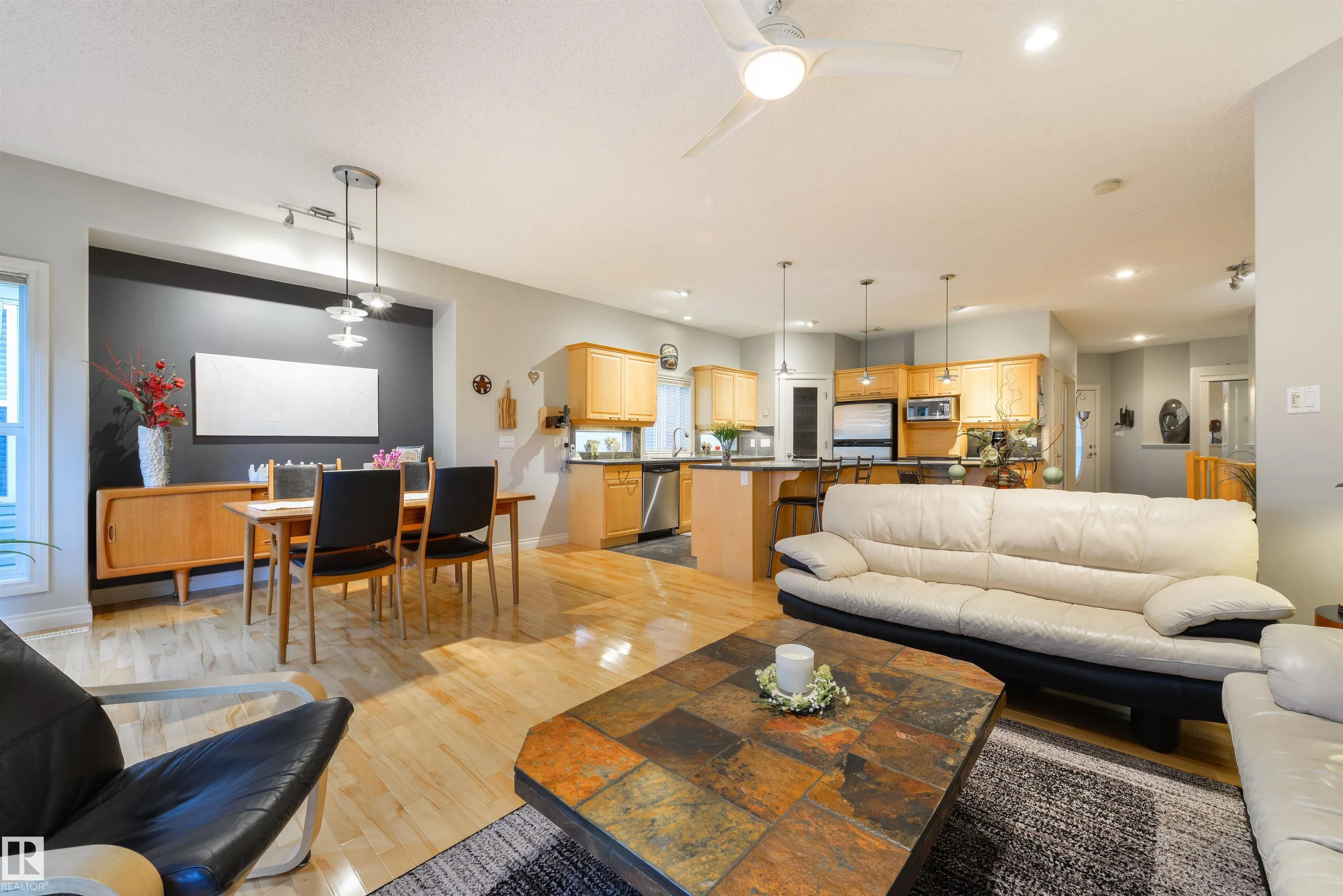 16 LONGVIEW Close