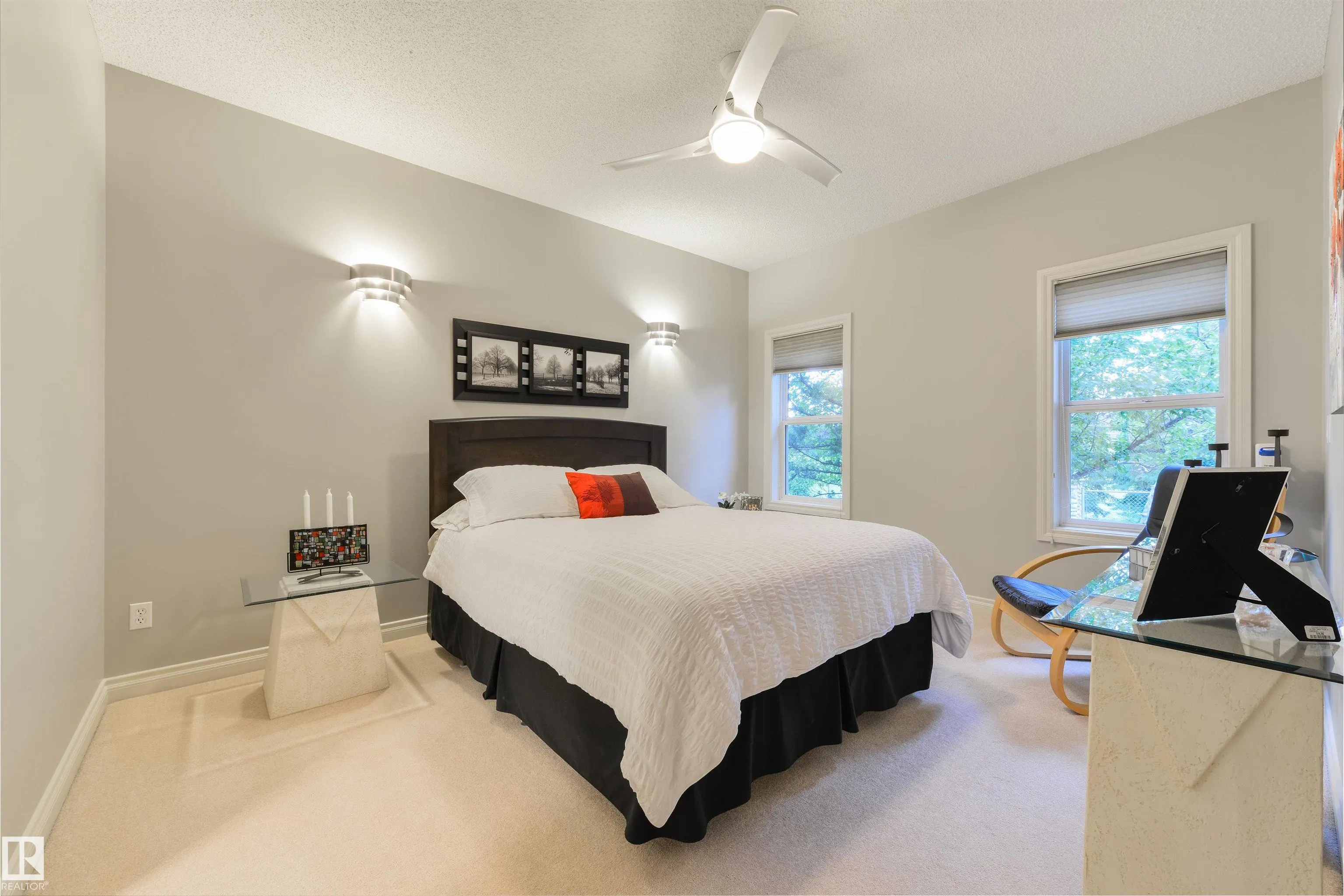 16 LONGVIEW Close