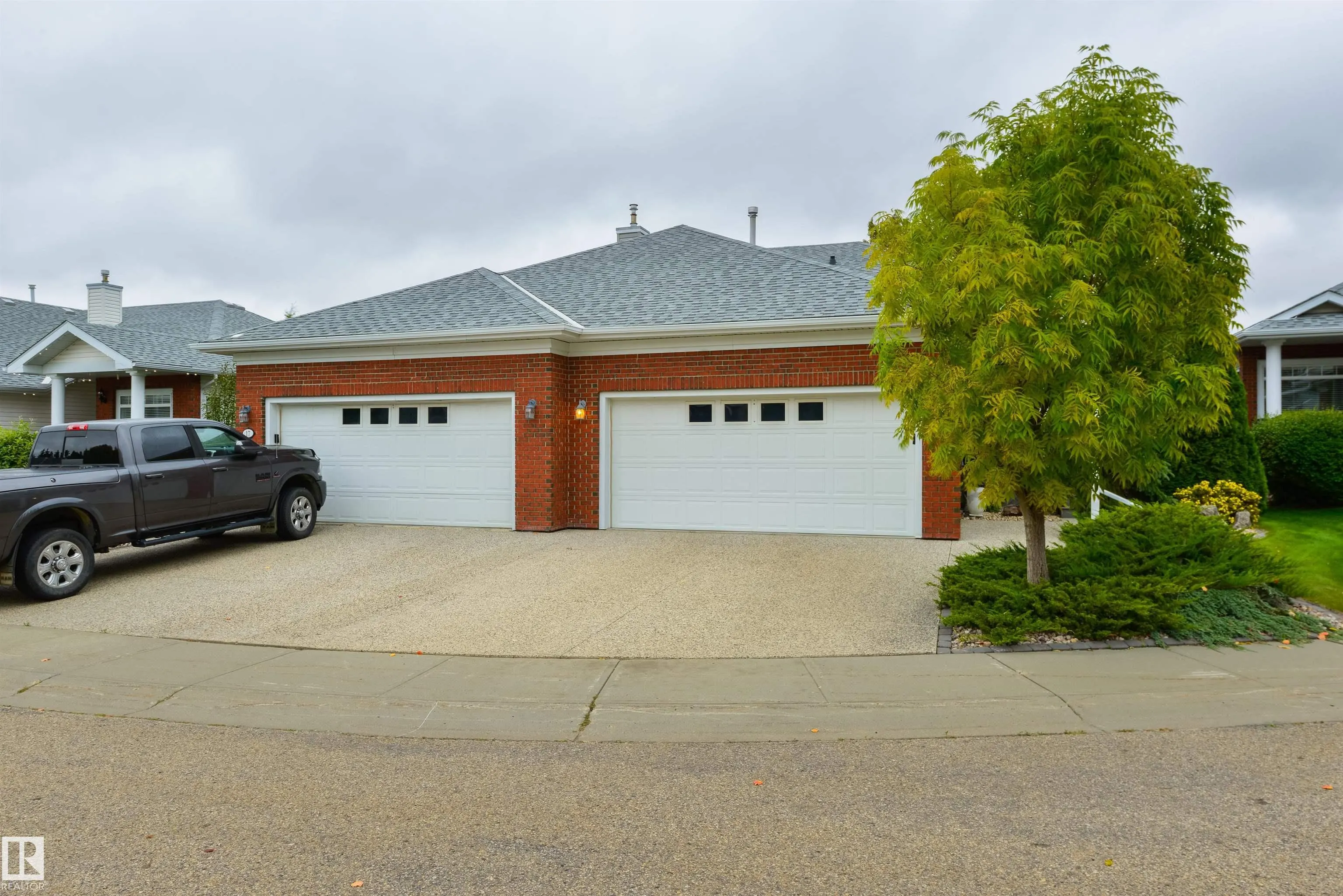 16 LONGVIEW Close