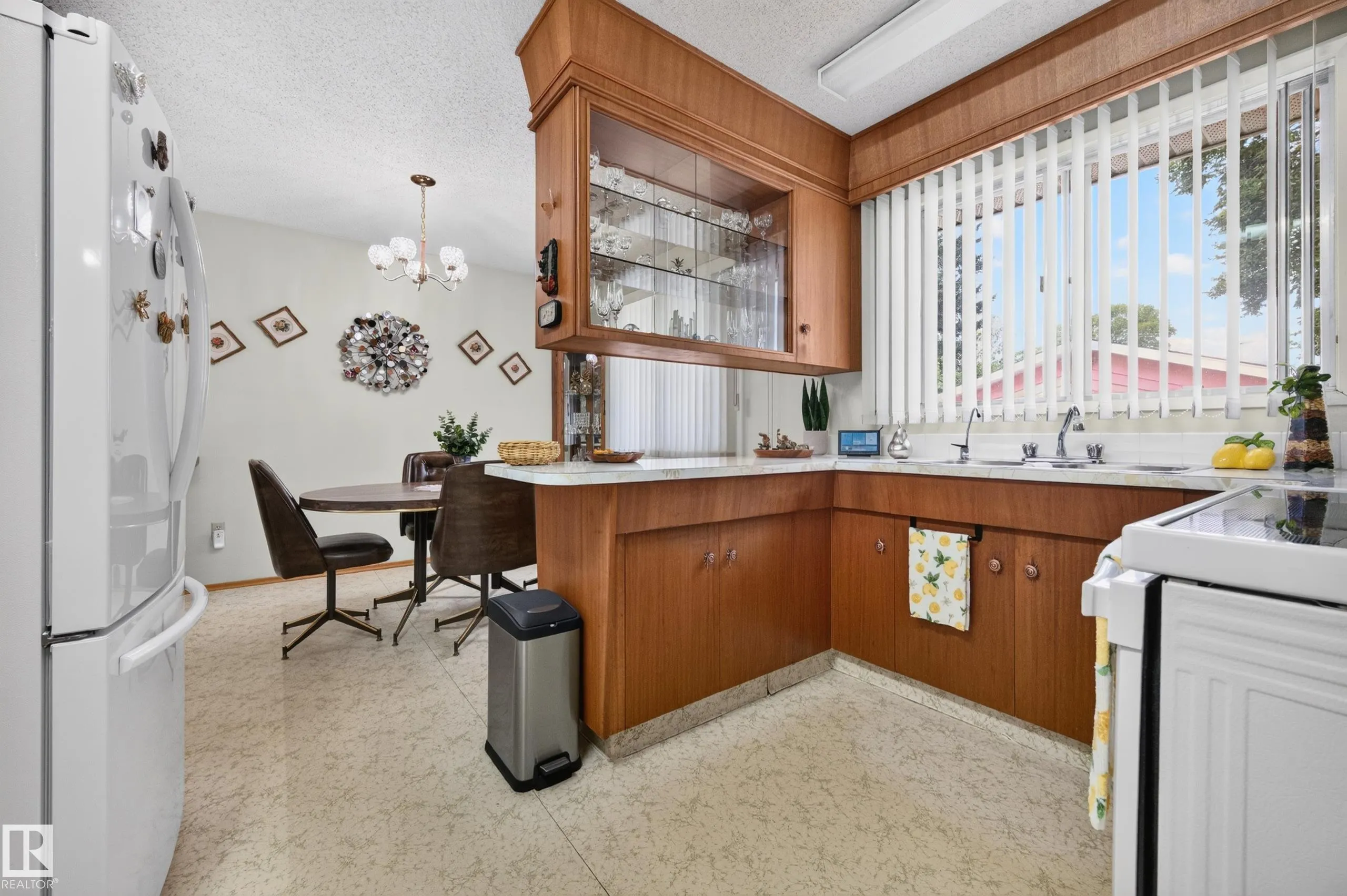 28 PEACOCK Drive