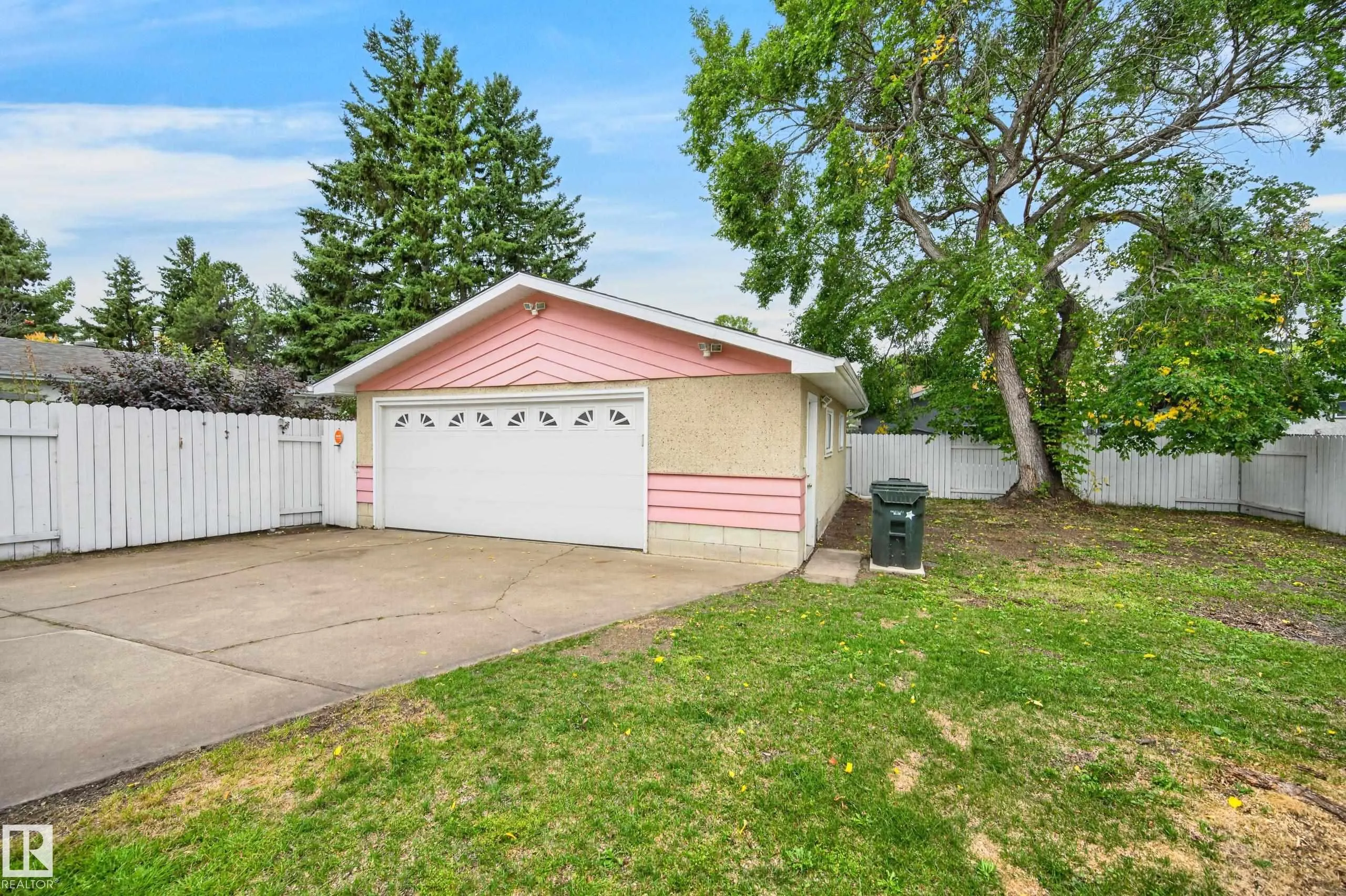 28 PEACOCK Drive