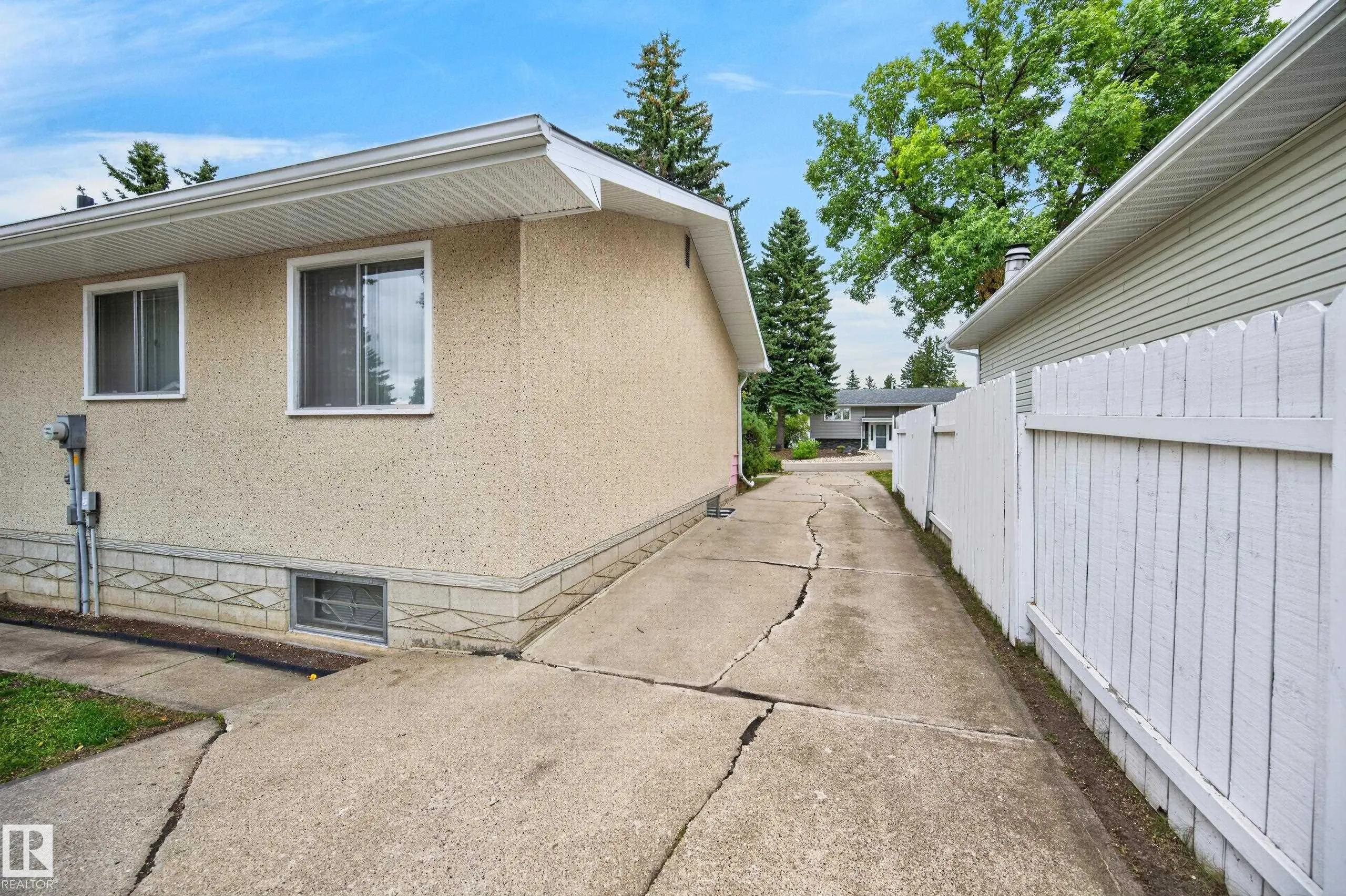 28 PEACOCK Drive