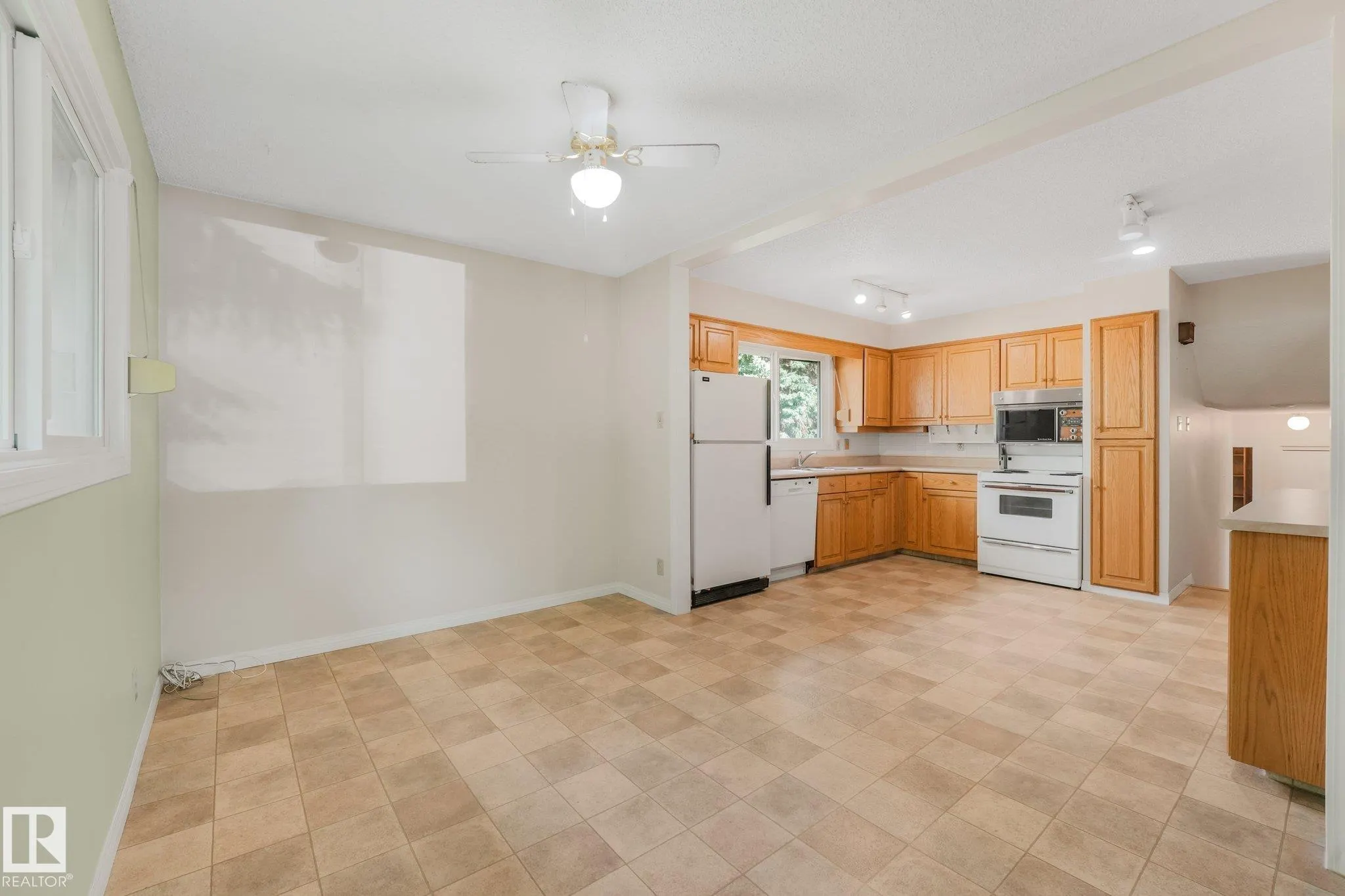 21 FLEETWOOD Crescent
