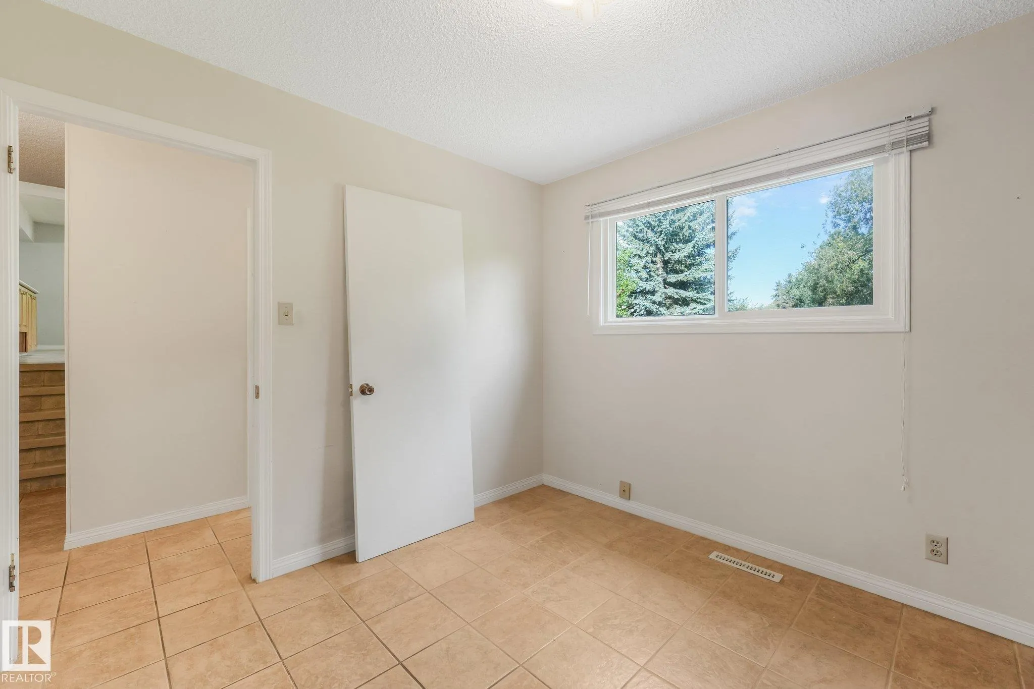 21 FLEETWOOD Crescent