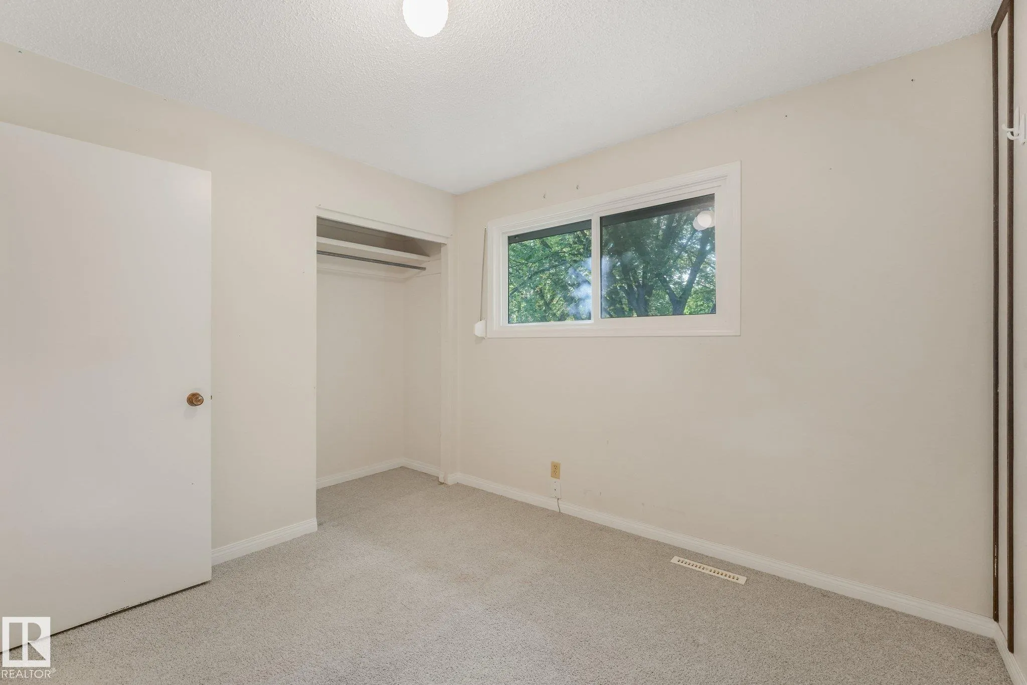 21 FLEETWOOD Crescent