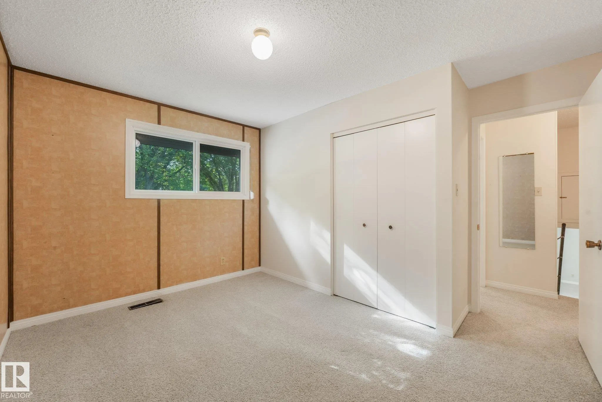 21 FLEETWOOD Crescent