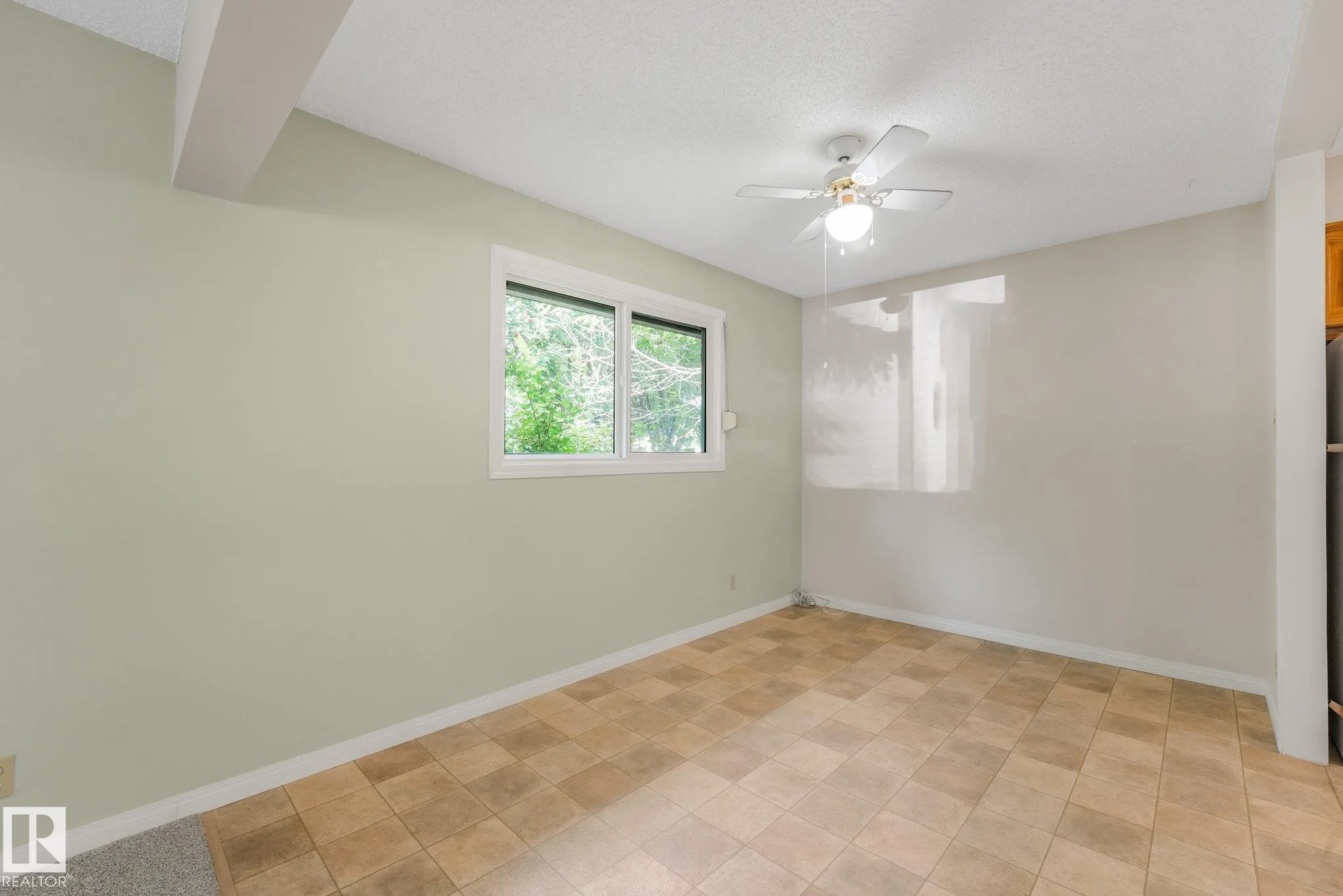 21 FLEETWOOD Crescent