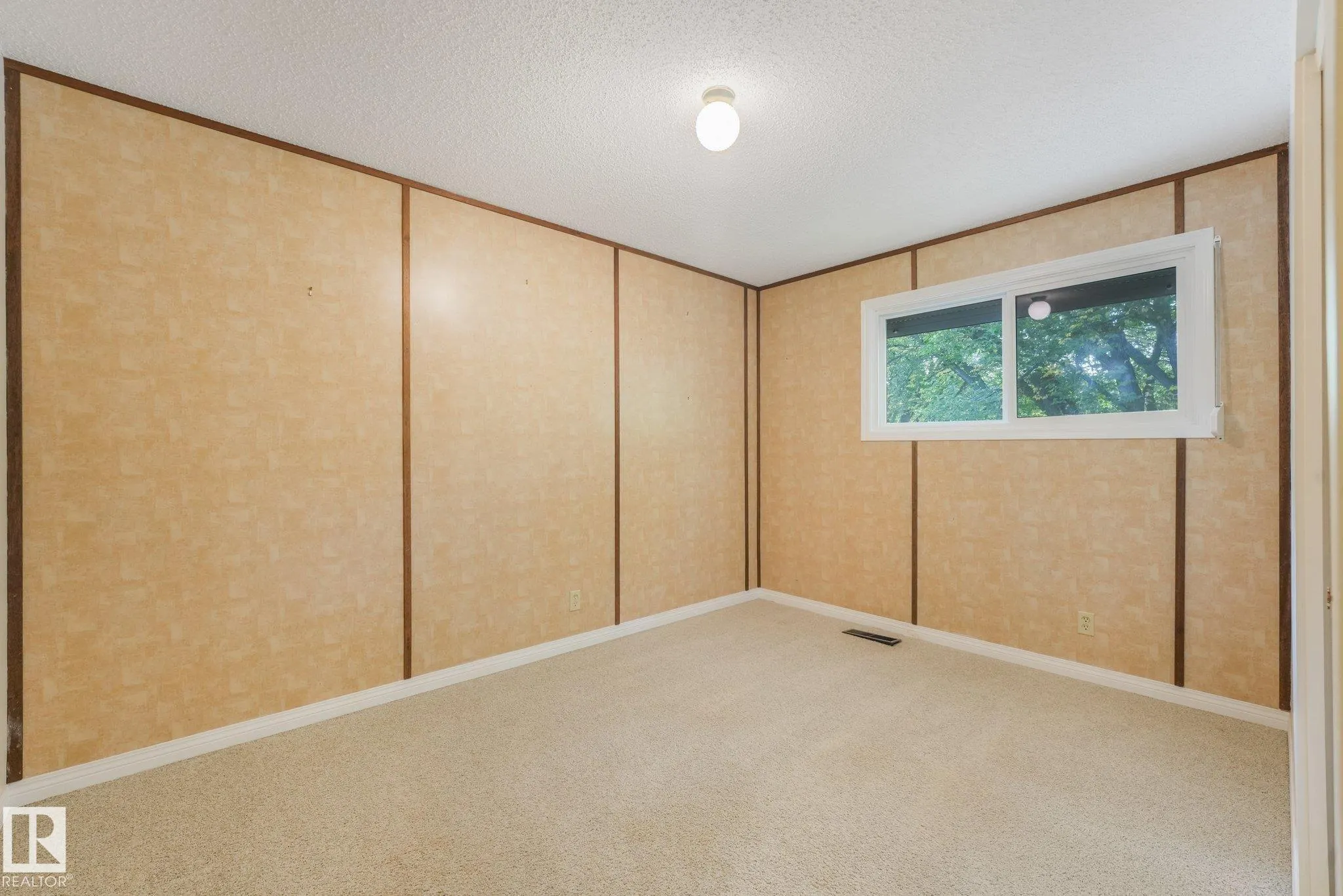 21 FLEETWOOD Crescent
