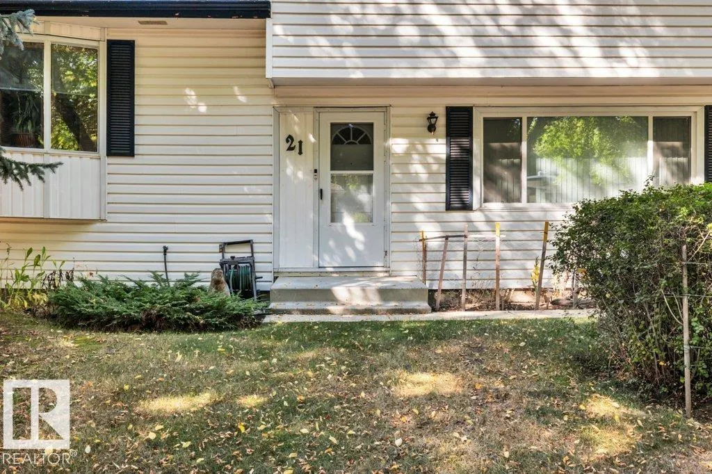 21 FLEETWOOD Crescent