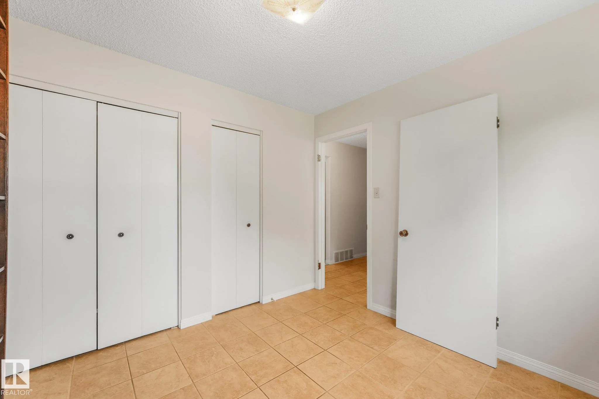21 FLEETWOOD Crescent