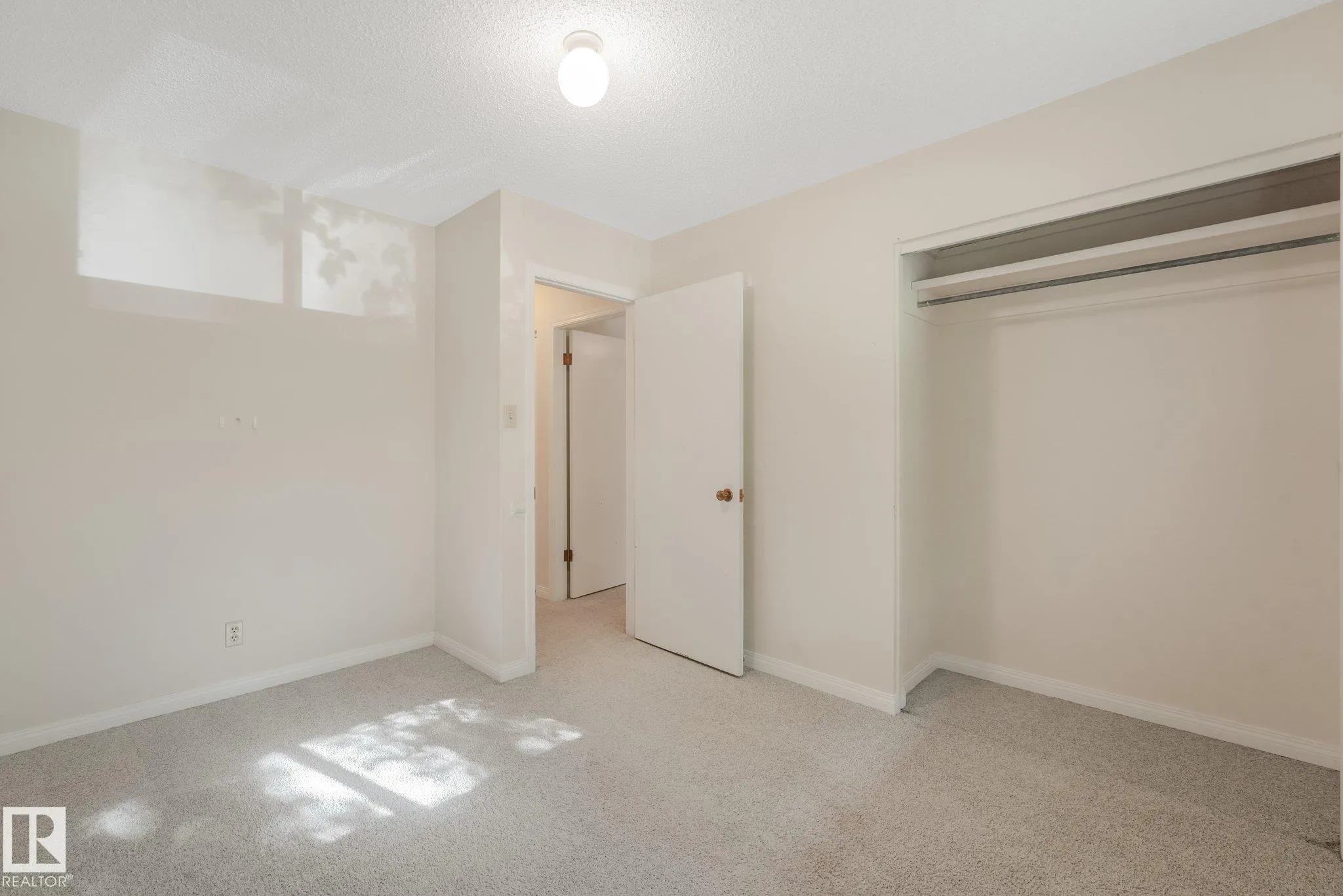 21 FLEETWOOD Crescent