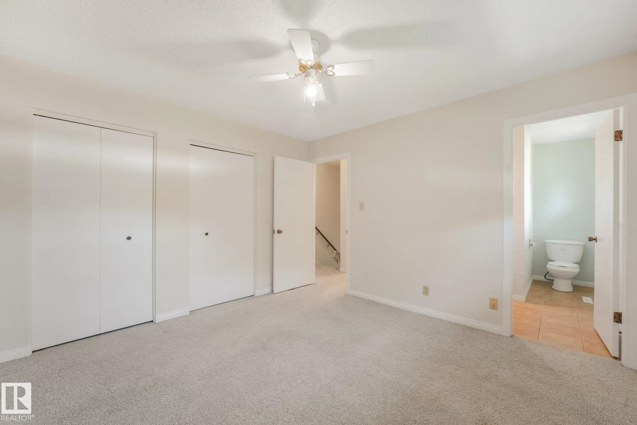 21 FLEETWOOD Crescent