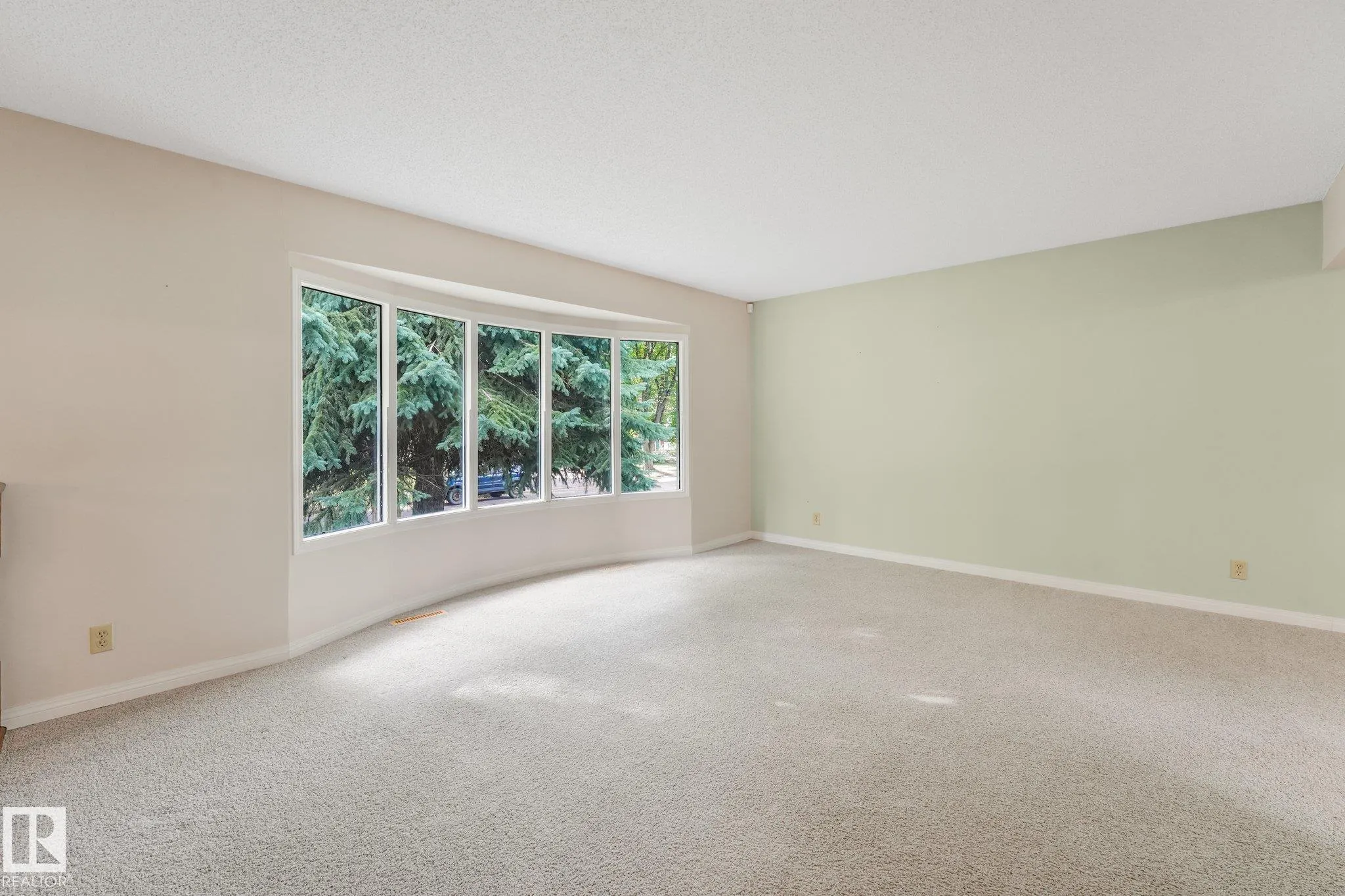 21 FLEETWOOD Crescent
