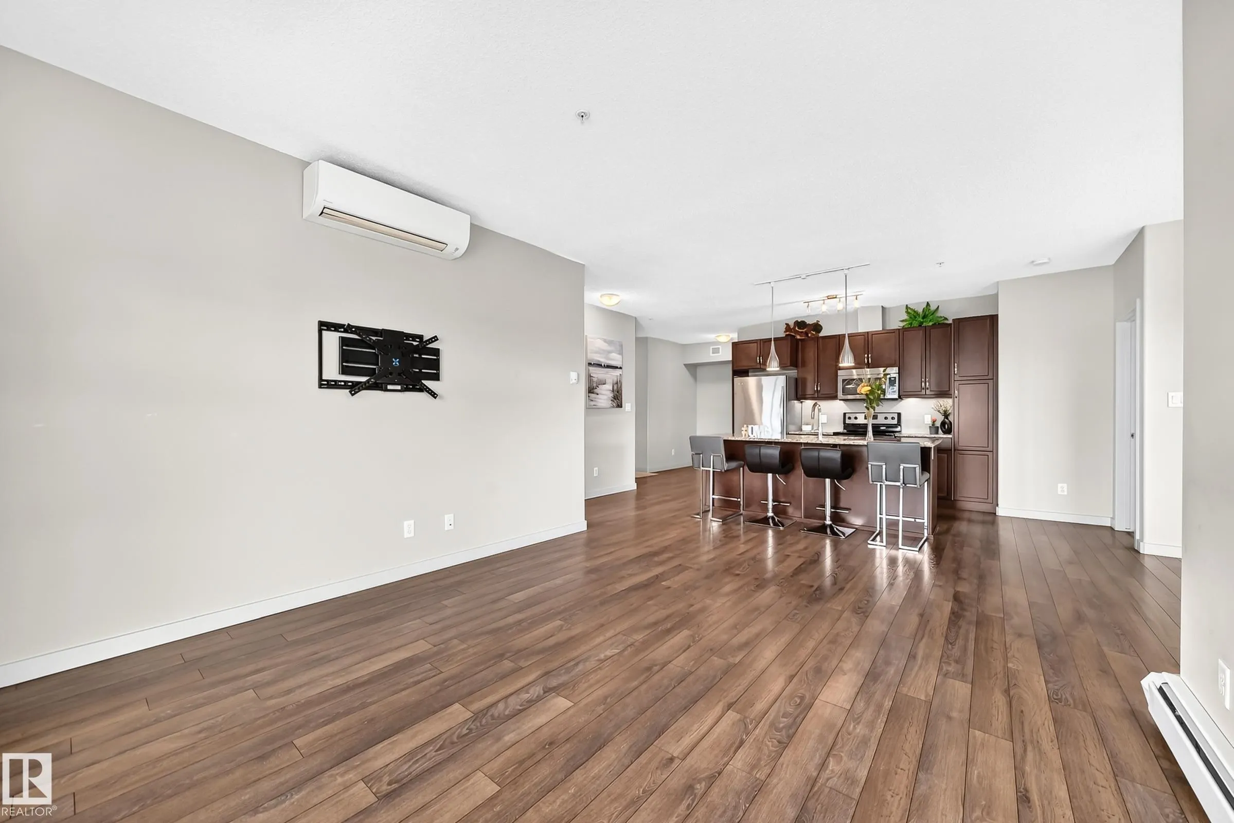 504 Griesbach Parade
