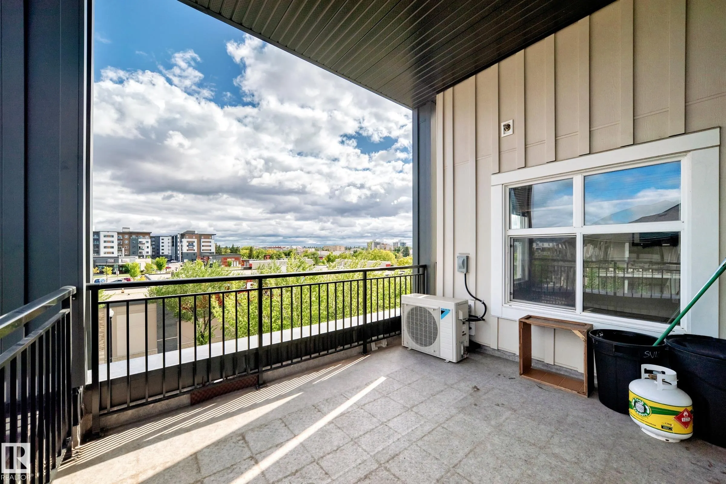504 Griesbach Parade